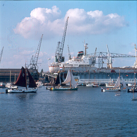 S.9100(7365); Sail Amsterdam 1975. Dia (sfeerbeeld) Sail Amsterdam 700; diapositief