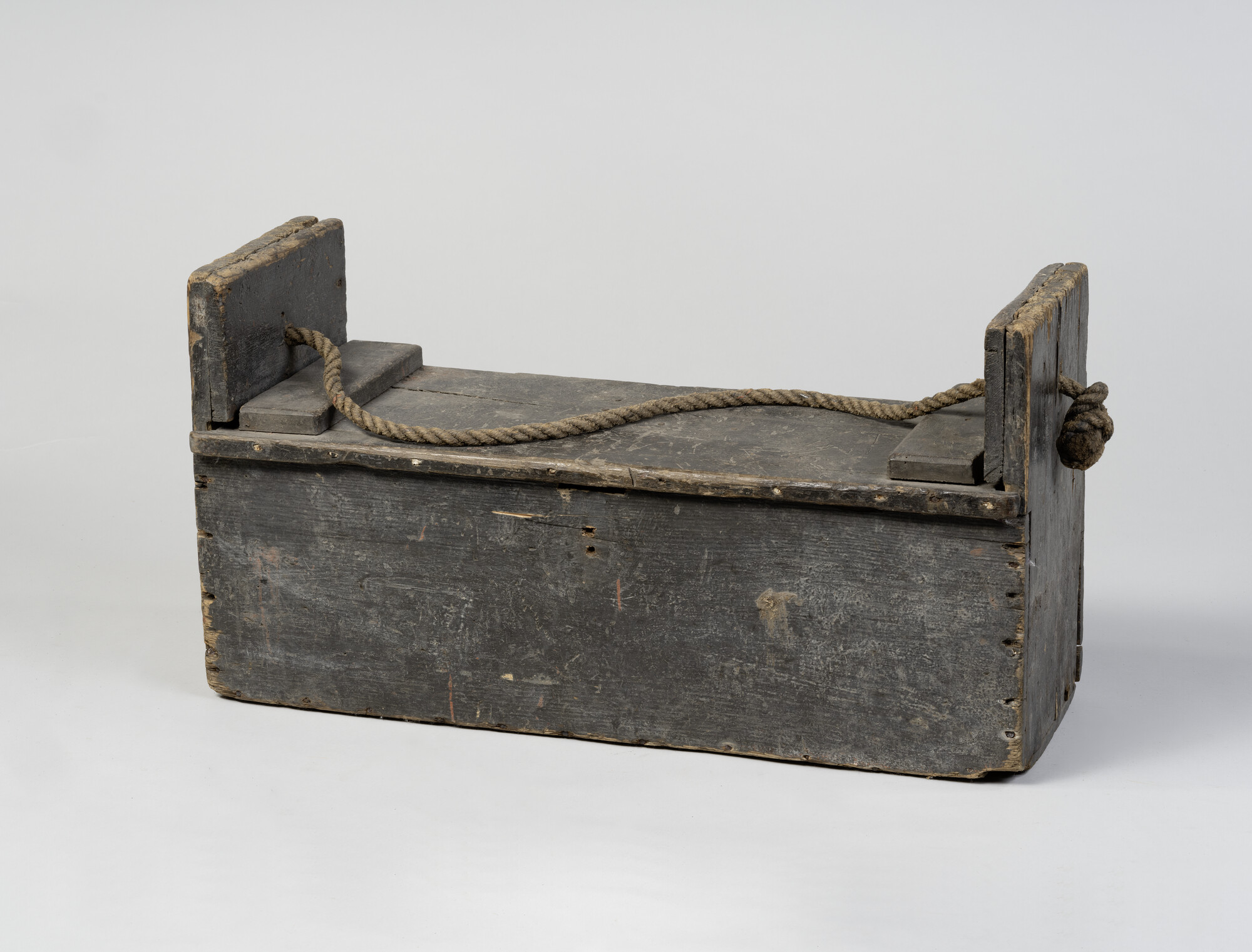 S.4370(133); Grijs geschilderde draagkist voor kleine klussen; kist