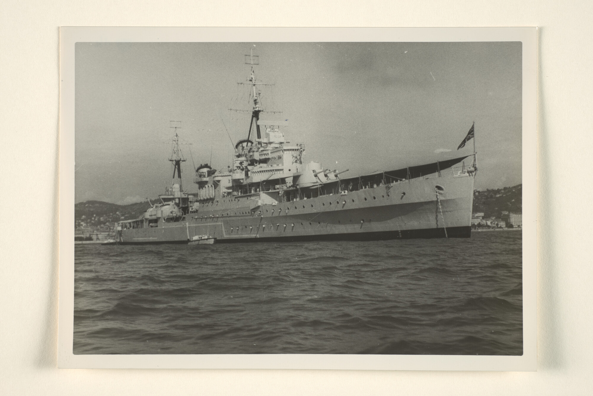 1995.1662; Een Britse kruiser van de 'Southampton-class' in Franse Mediterrane wateren; foto