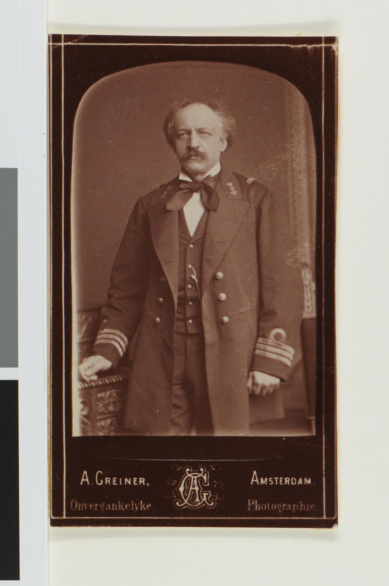 S.0653(16)24; Portretfoto van baron A.J. van Geen (1833-1913), kapitein-luitenant-ter-zee; foto