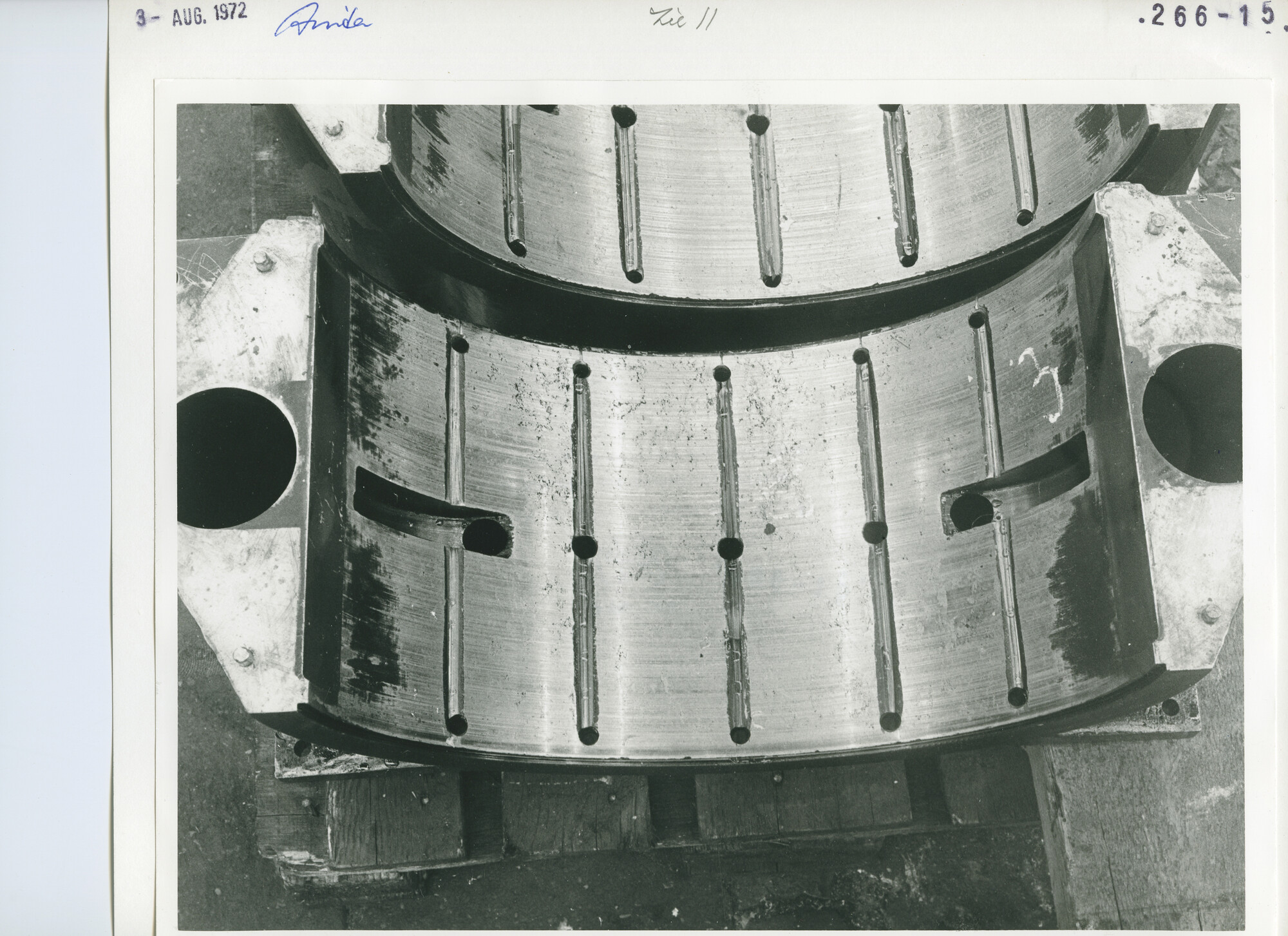 S.5444(5409)05; Foto van schade aan beschadigingen aan motoronderdelen van de Anita; foto