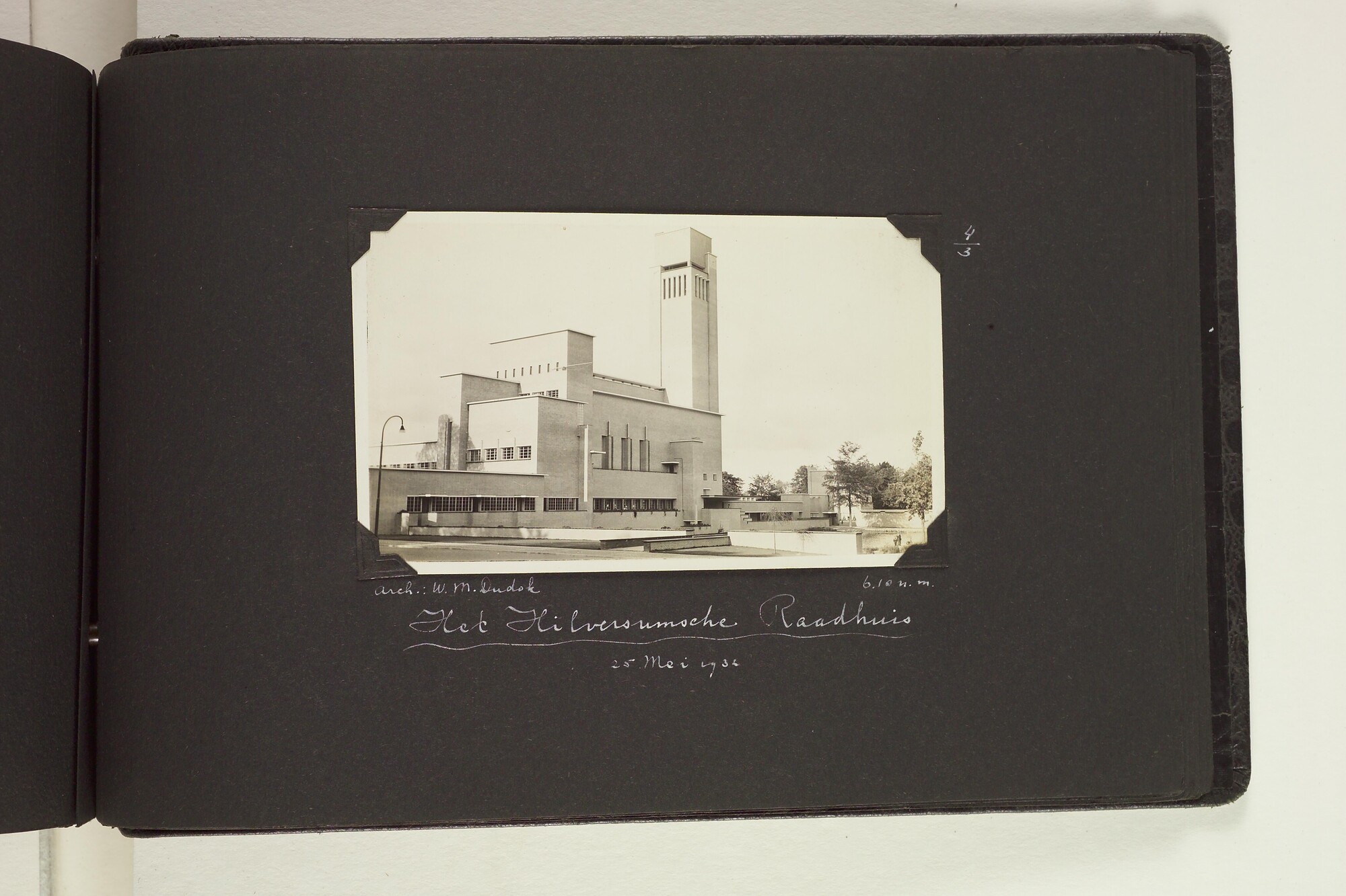 S.6156(06)l; Fotoalbum l) uit een serie van veertien uit de Collectie Job over zijn reizen met ss. 'Stuyvesant' en 'Venezuela' van de KNSM [...]; fotoalbum
