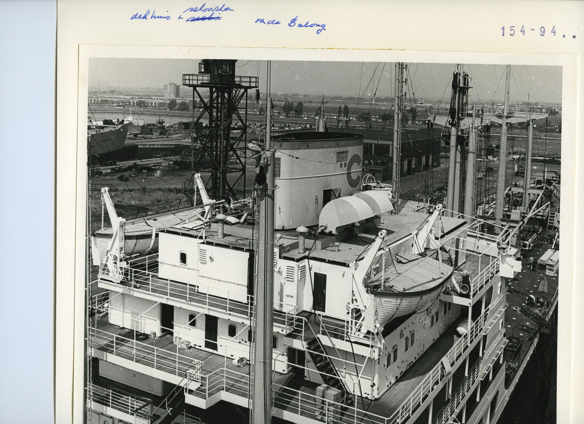 S.5444(4771); Foto van het dekhuis van de Balong; foto