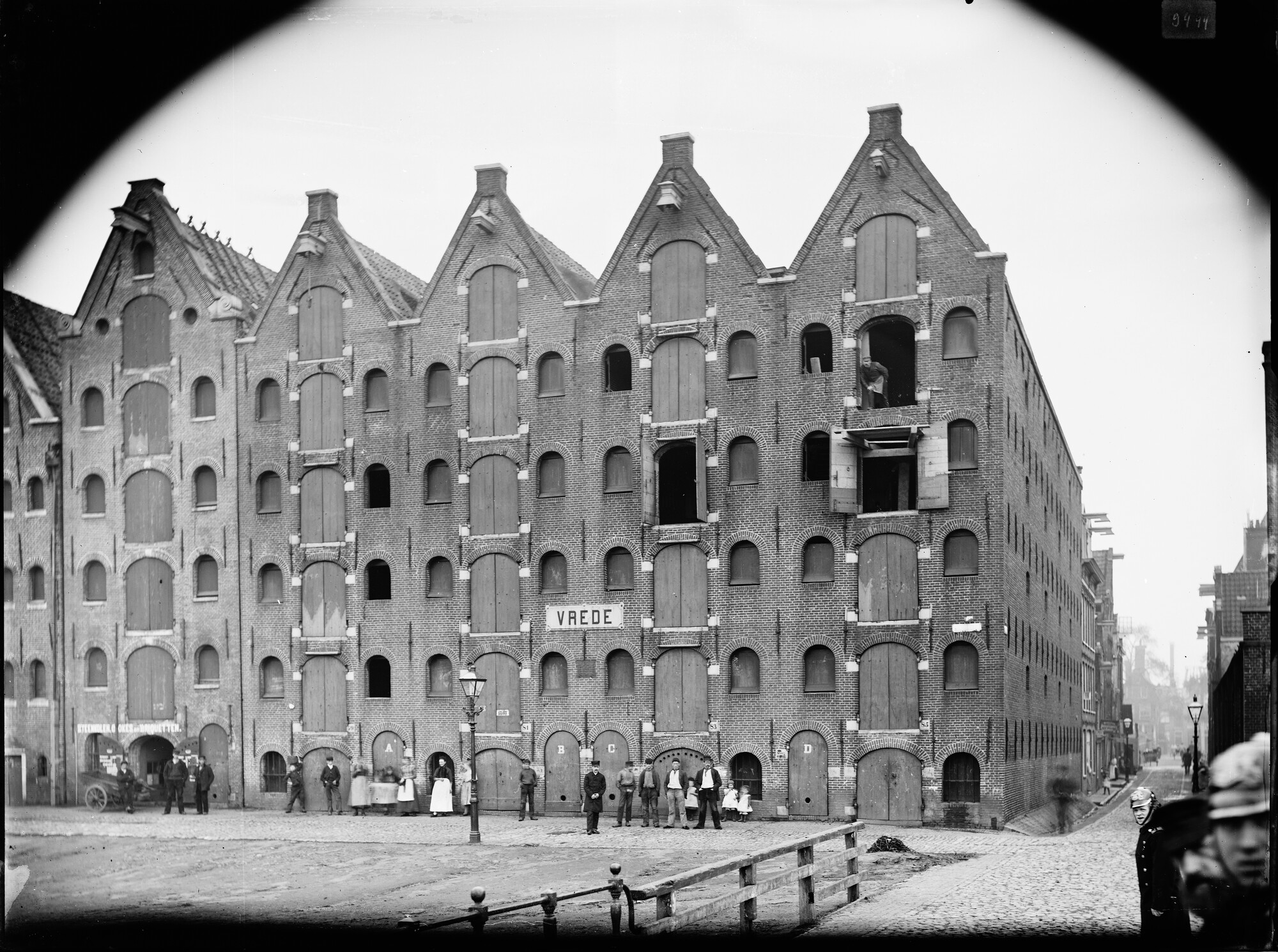 S.1156(06)123; Negatief van het [graan]pakhuis Vrede op Prinseneiland te Amsterdam; negatief