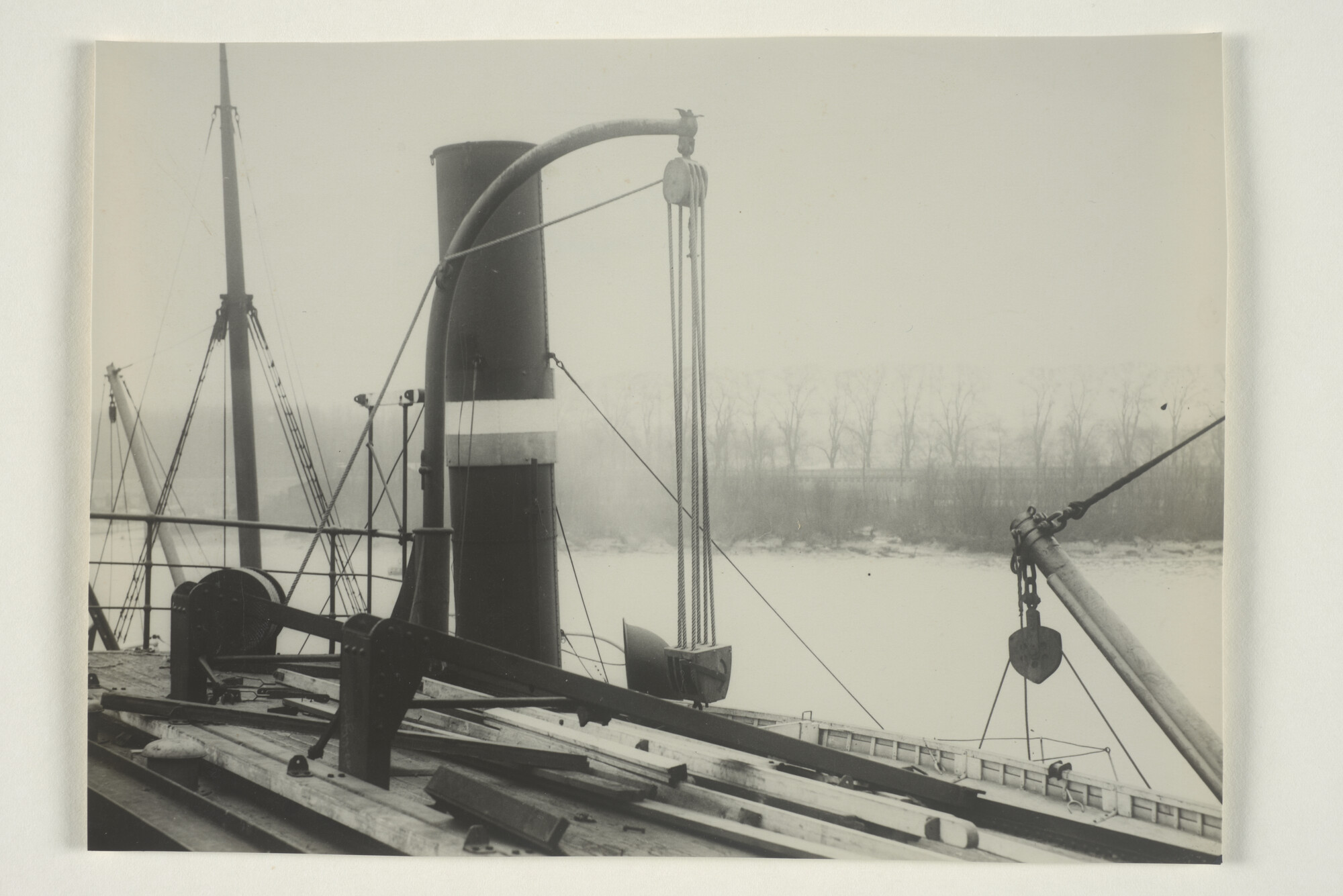 1999.1398; Dekaanzicht van het vrachtschip ms. Colytto van de Stoomvaart Maatschappij [...]; foto
