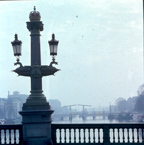 S.9100(3796); Amstel met Magere Brug; diapositief