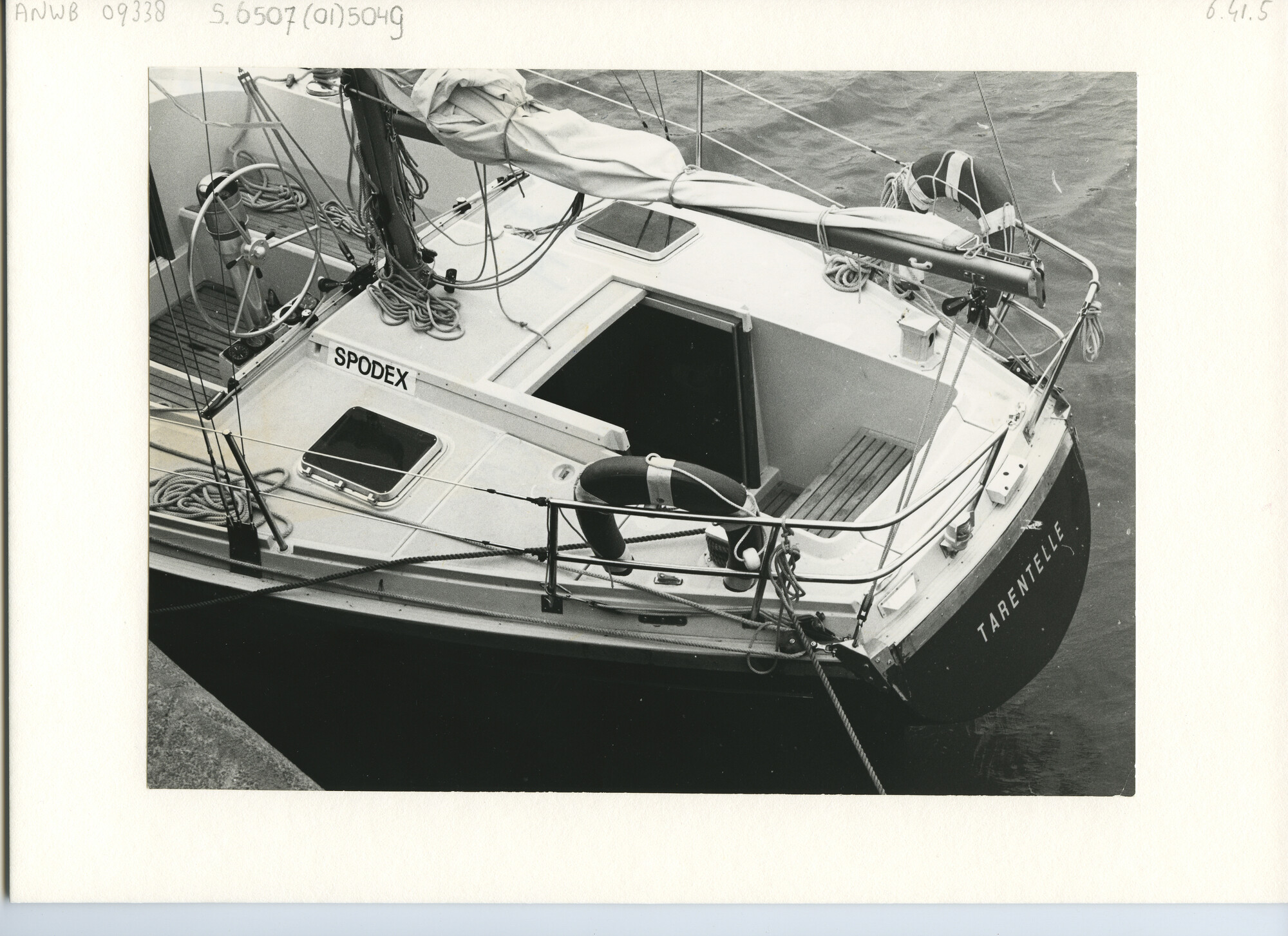 S.6507(01)5049; Foto van de achterkuip en kajuit van Tarentelle; foto