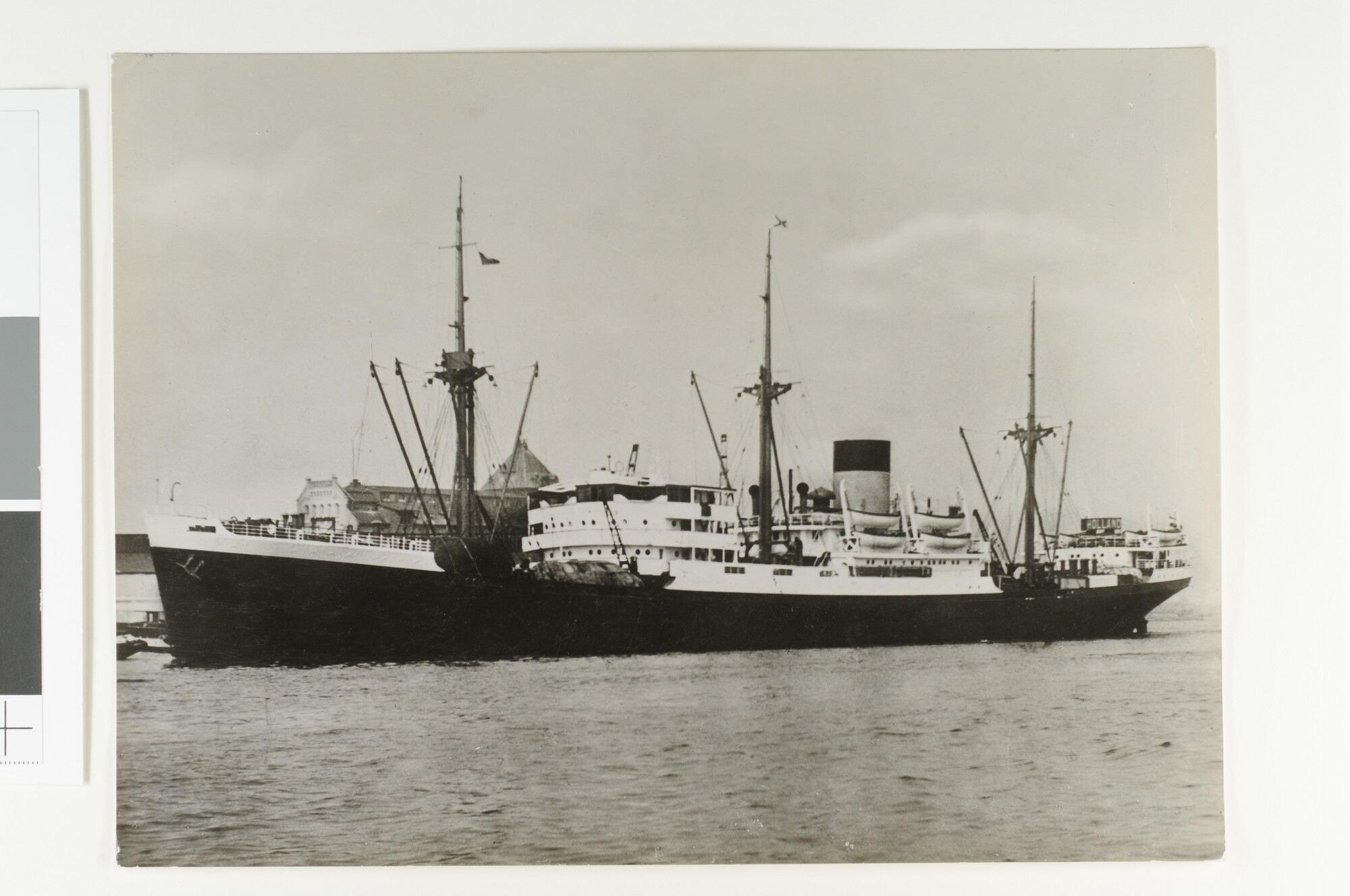 A.4253(20); Het vrachtschip ms. 'Tabian' van de SMN bij; foto