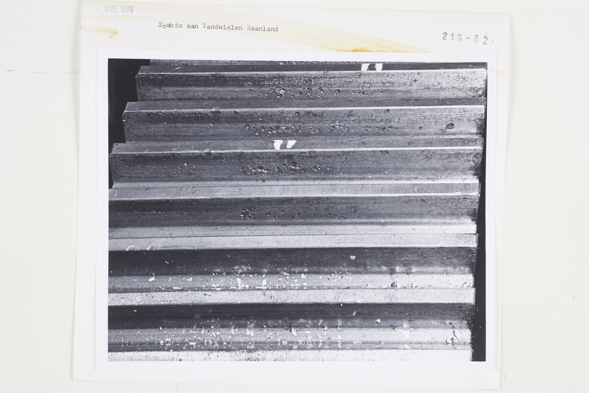 S.5444(5150)4; Foto van schade aan beschadigde tandwielen van ms. Zaanland; foto