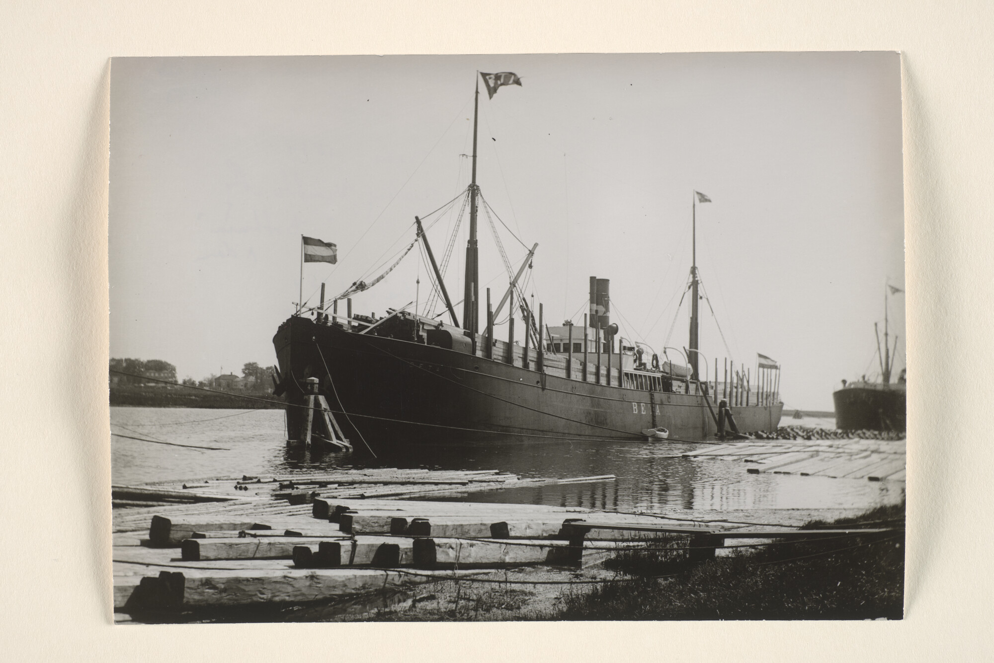 1996.3126; Het vrachtschip ms. Beta van Vrachtvaart Maatschappij Bothnia te Amsterdam [...]; foto