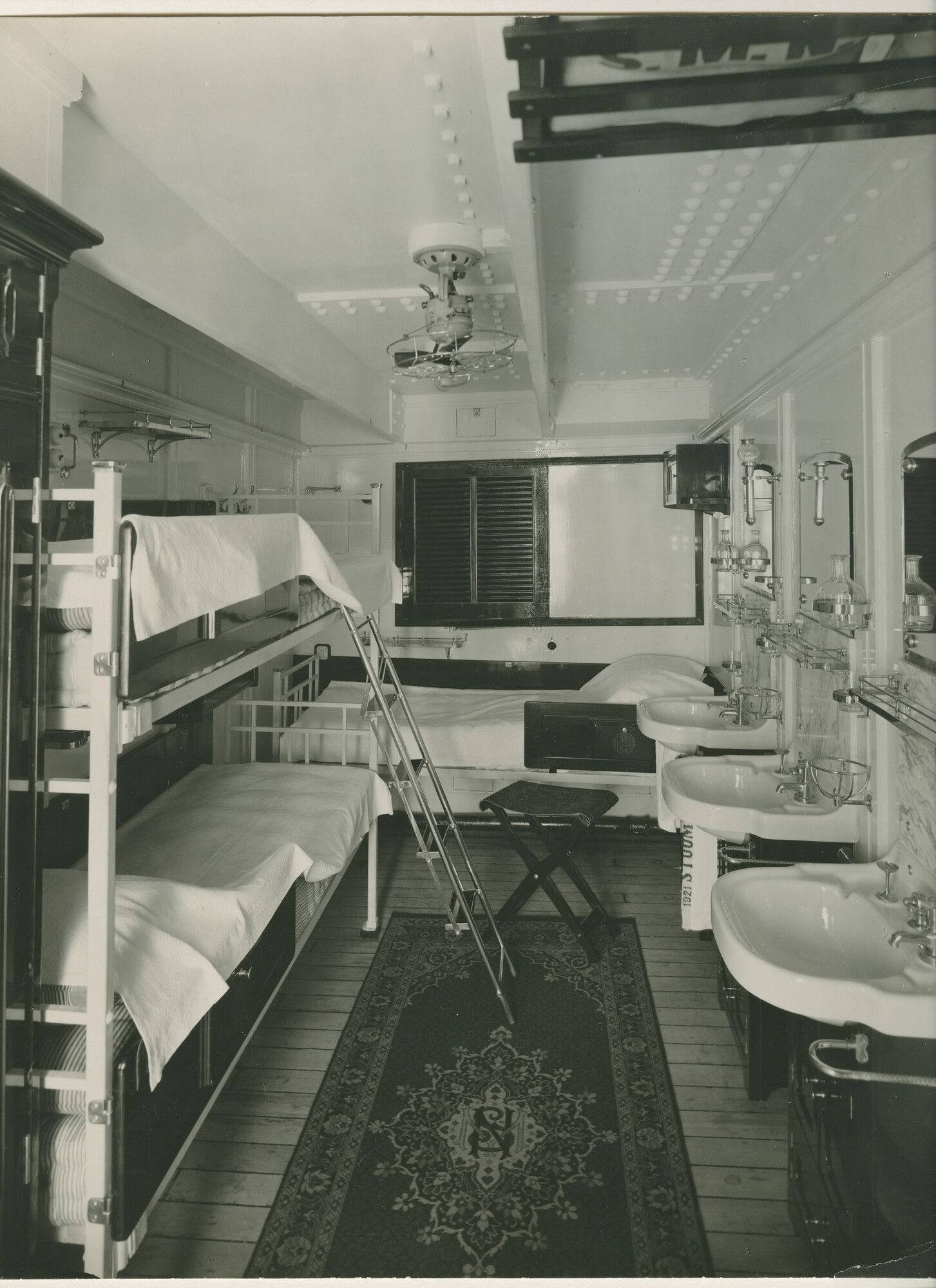 S.5444(0769)2; Interieurfoto van het mailschip ms. Marnix van Sint Aldegonde; foto