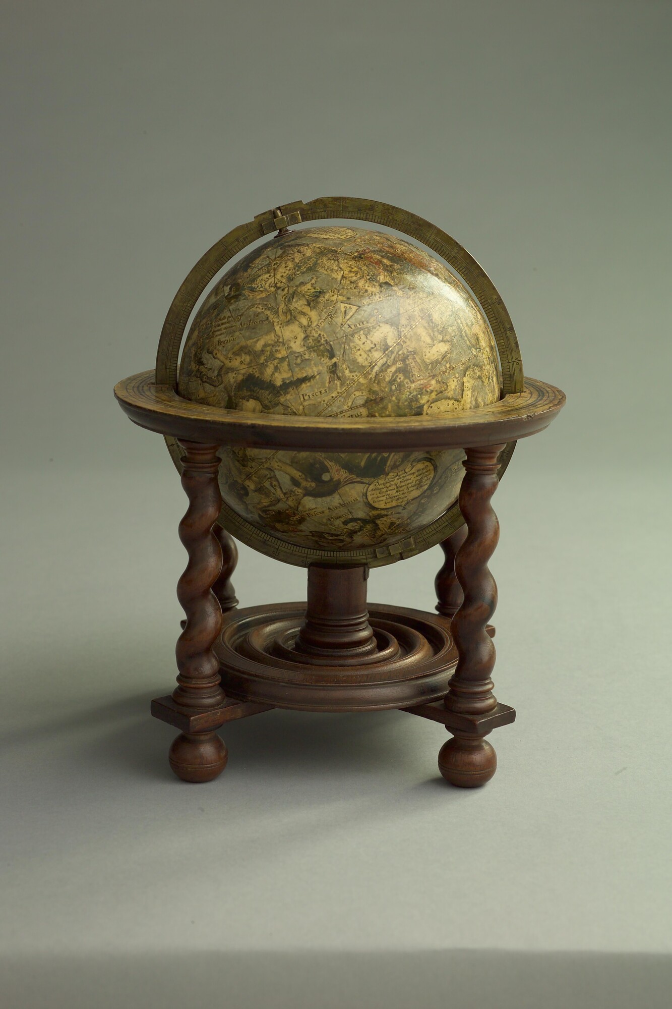 A.0233; Hemelglobe van 13,5 cm. in doorsnede door Willem Jansz. Blaeu, 1606 in de latere uitgave van na 1621; globe