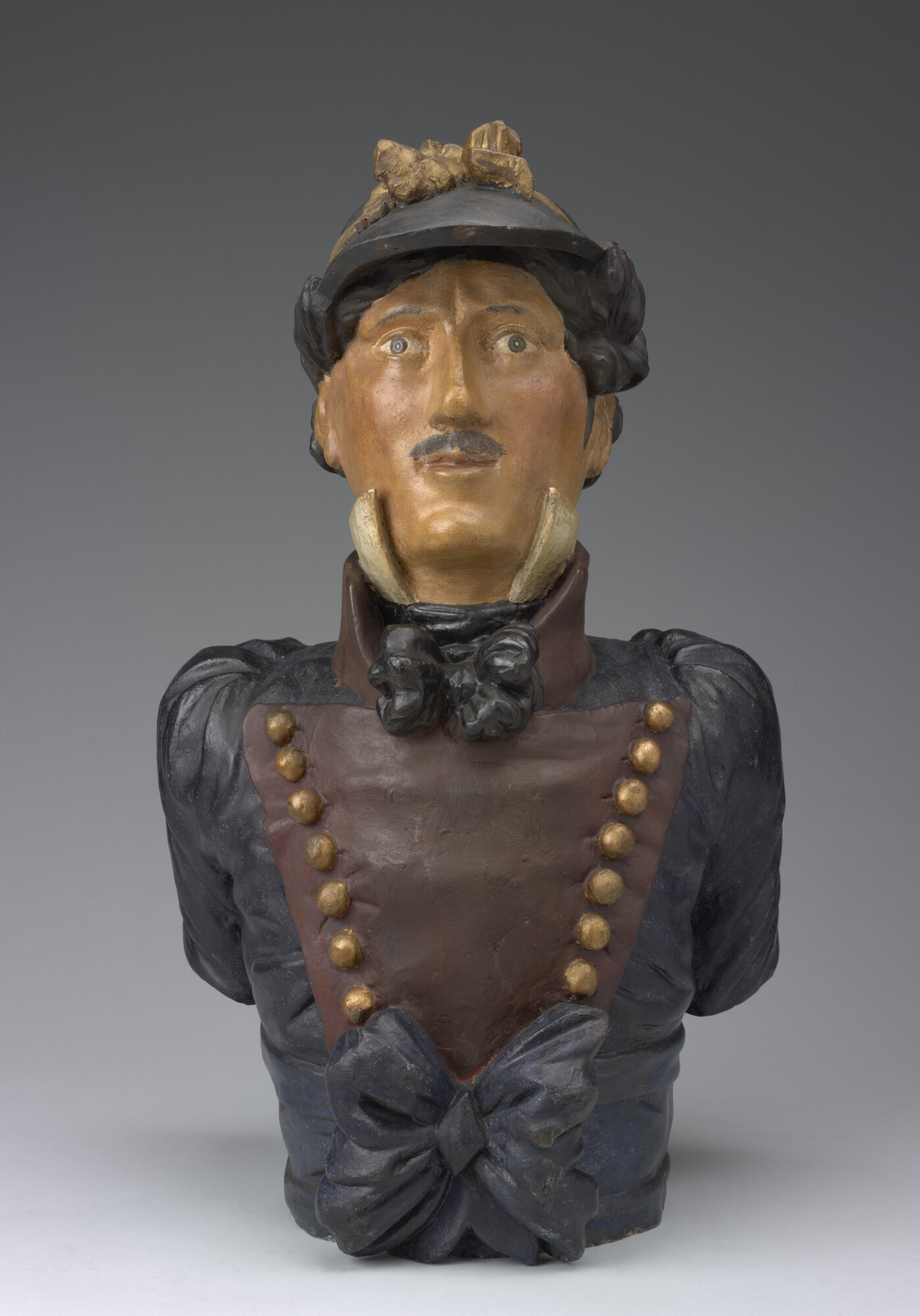 S.0132(02); Schegbeeld in de vorm van een mannentorso in uniform, 'Postiljon'; boegversiering