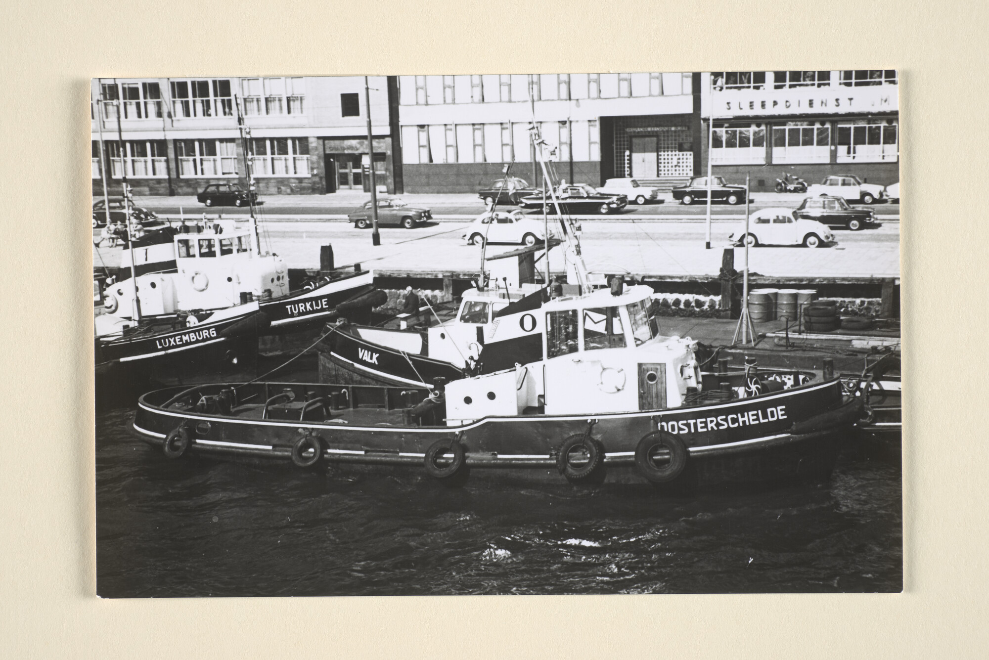 1996.1179; De havensleepboot ms. 'Oosterschelde' van de Stoomsleepdienst v/h P. Smit jr; foto