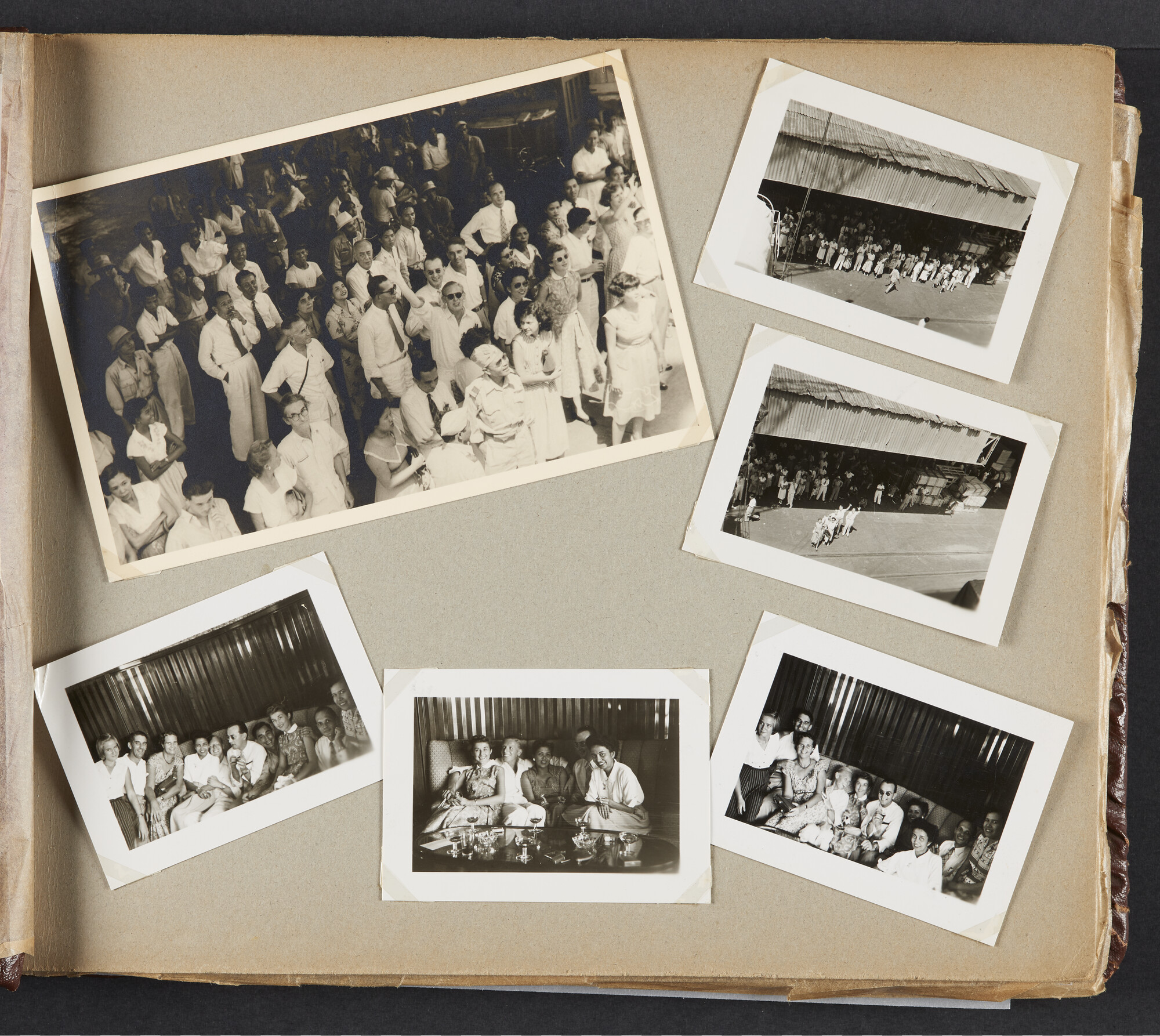 2019.0671; Fotoalbum van het echtpaar Jan van der Meer Mohr en Johanna van der Meer Mohr-van Ruler van hun reis op ms. Oranje van Tandjong Priok naar Amsterdam tussen 18 december 1953 en 7 januari 1954; fotoalbum