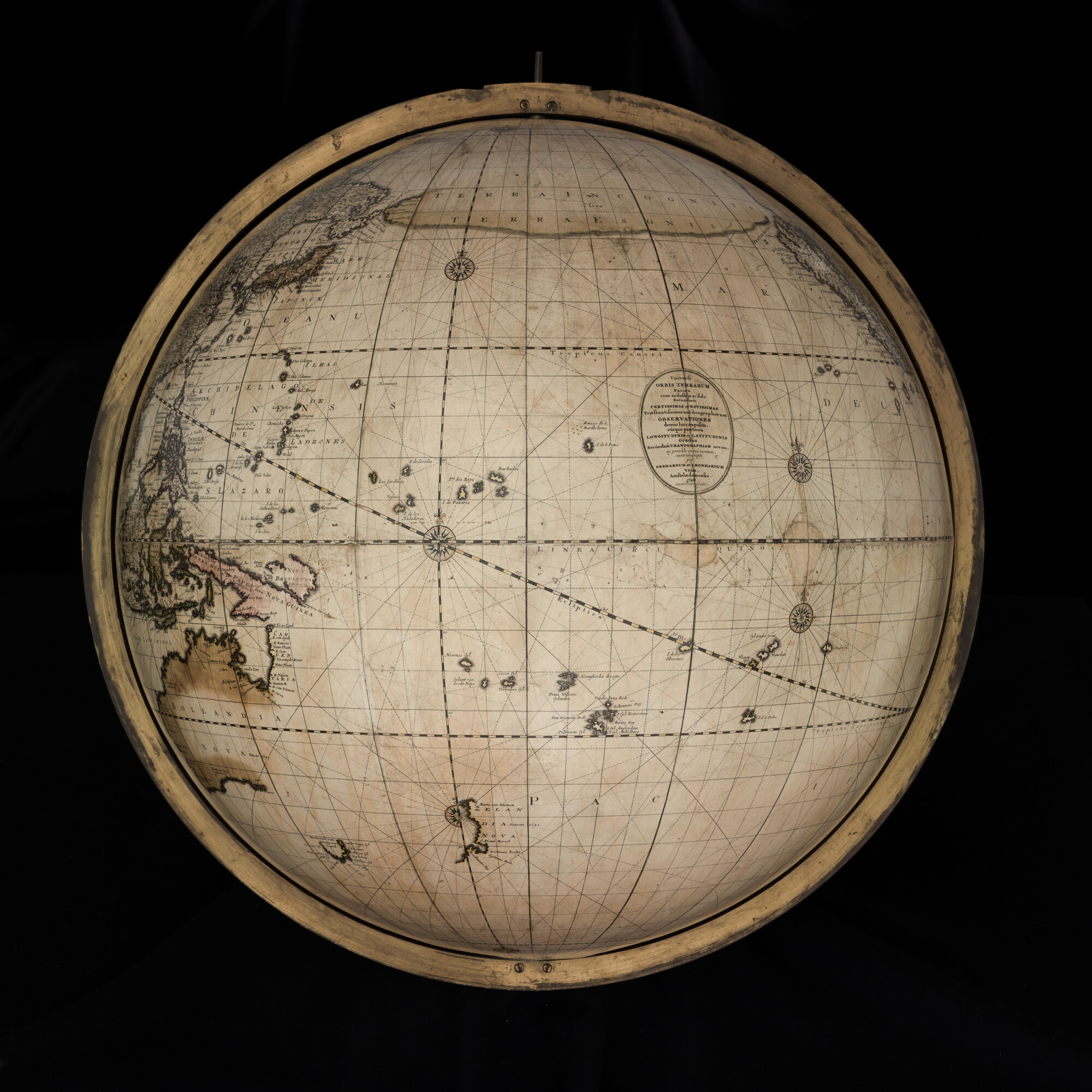 S.1766(01); Aardglobe van 62 cm. in doorsnede door Gerard en Leonard Valk, 1745; globe