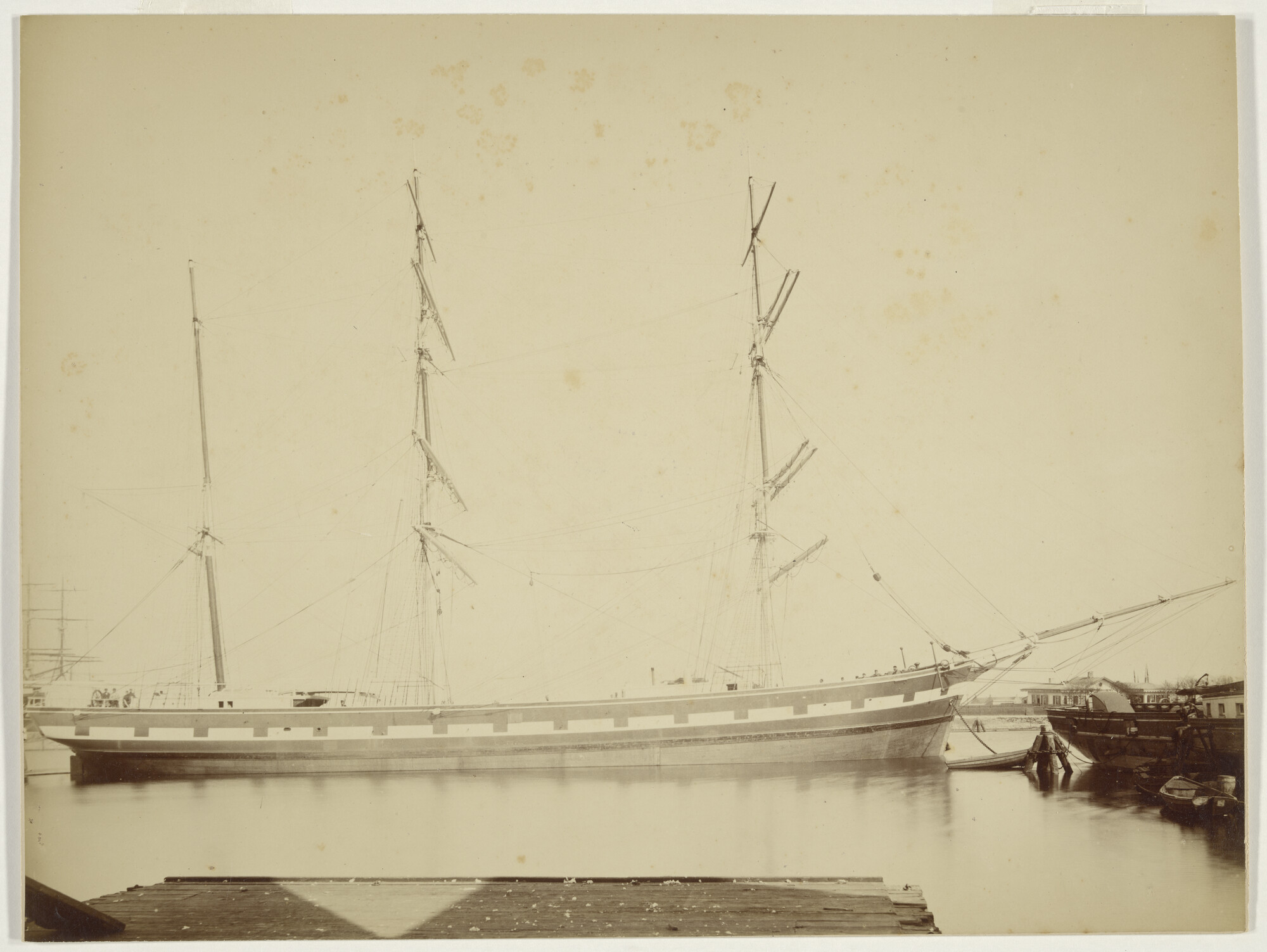 S.1156(06)135; Het barkschip 'Nachtegaal' afgemeerd aan een kade in Amsterdam; foto