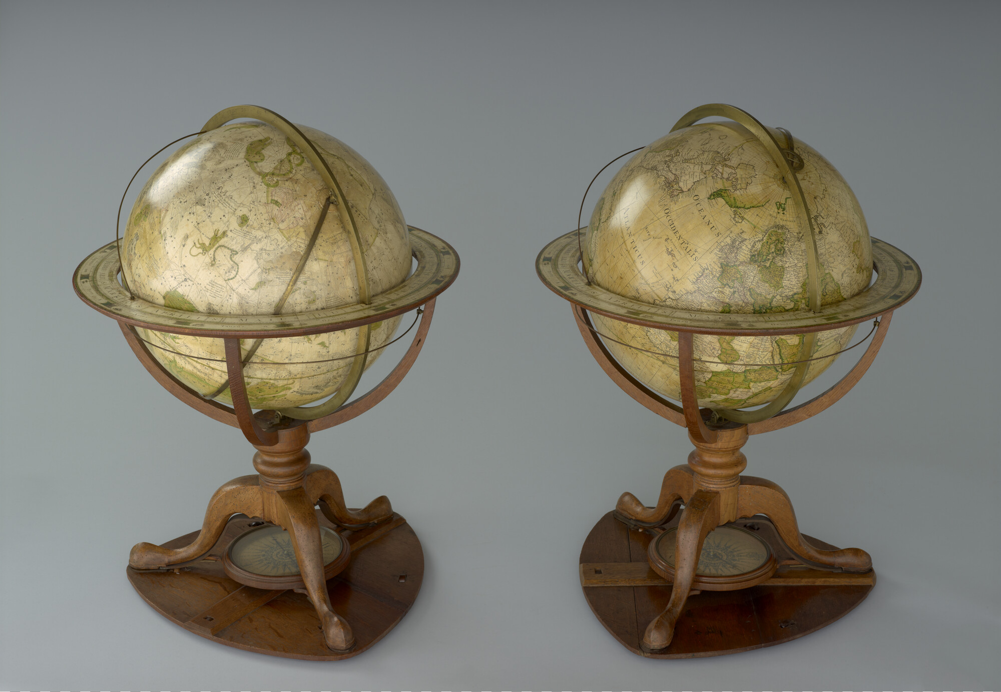 A.3372(01); Aardglobe van 46 cm. in doorsnede door George Adams, 1766; globe