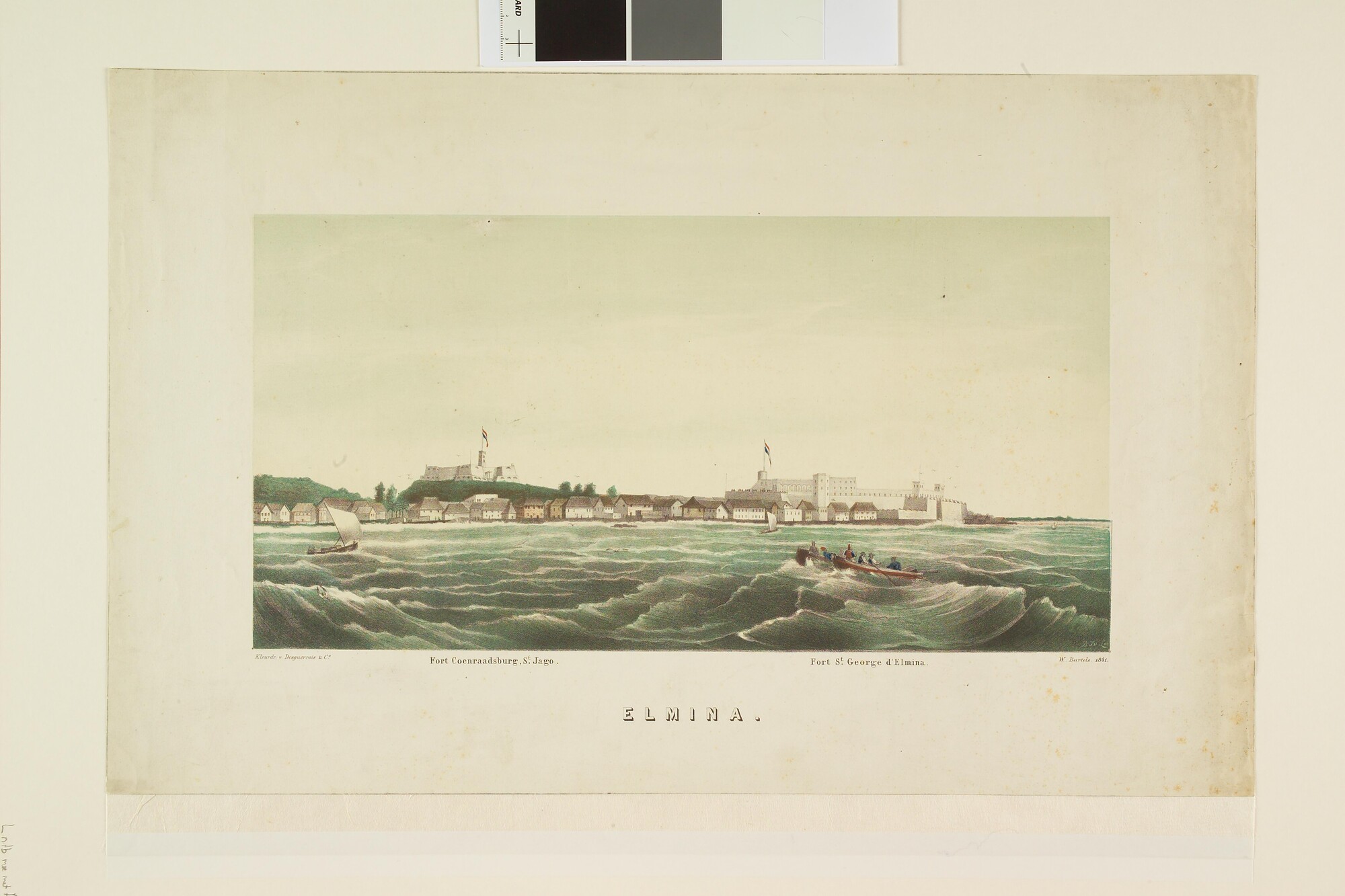 A.0503(04)2; Gezicht op Elmina, met de forten; prent