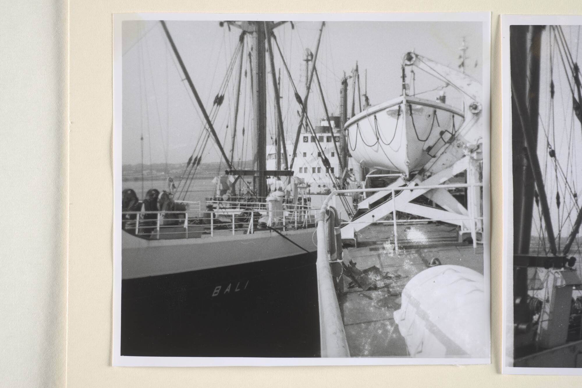 1995.1746; Reproductiefoto's van dekaanzichten a/b vrachtschip ms. Bali van de SMN; fotoreportage