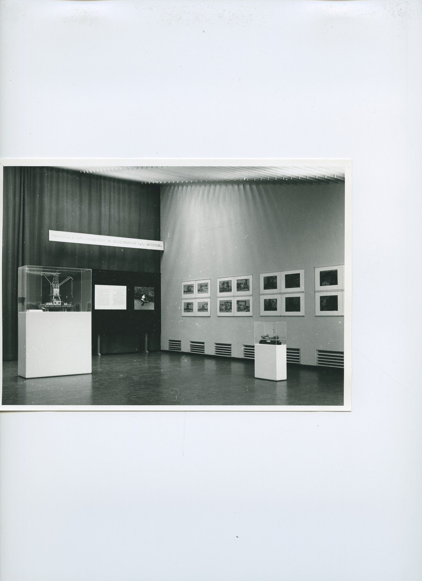 S.5621(01)0981; Foto van tentoonstelling.; foto