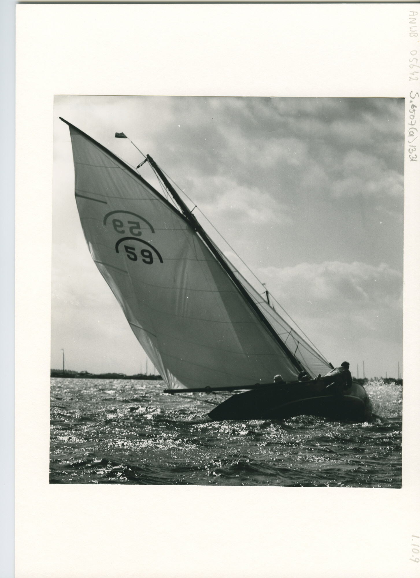 S.6507(01)1331; Sneekweek; regenboogklasse, nummer 59.; foto