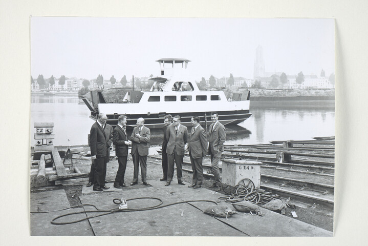 S.5219(12)0469; Foto's van de tewaterlating van de 'Rijkspont Sluiskil' bij de ASM; fotoreportage