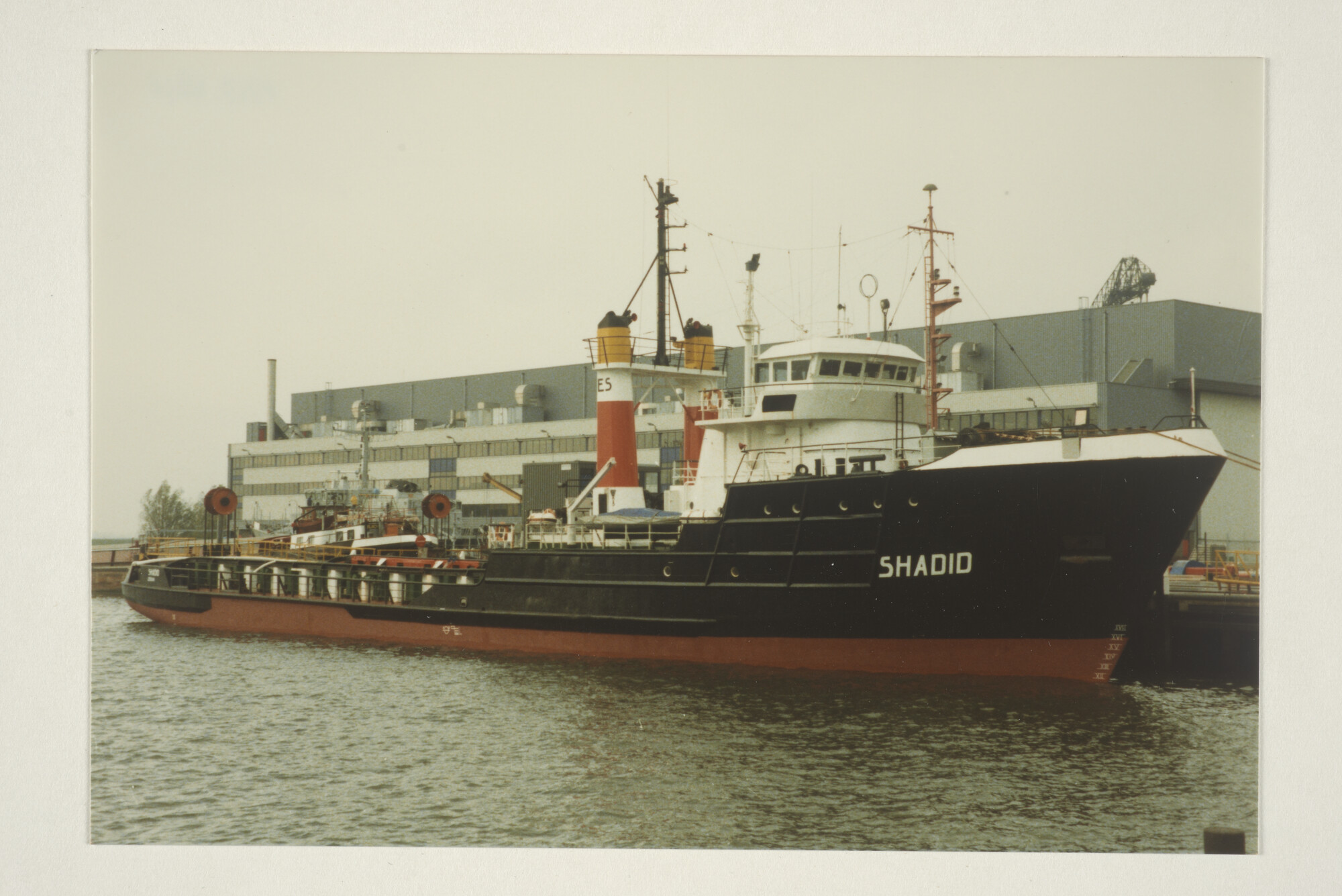 1997.4696; Kleurenfoto van het Saoedi-Arabische bevoorradingsschip Shadid (ex- Smit Lloyd 5 van Smit Lloyd BV.) van El Hawi Shipping uit Jeddah [...]; foto