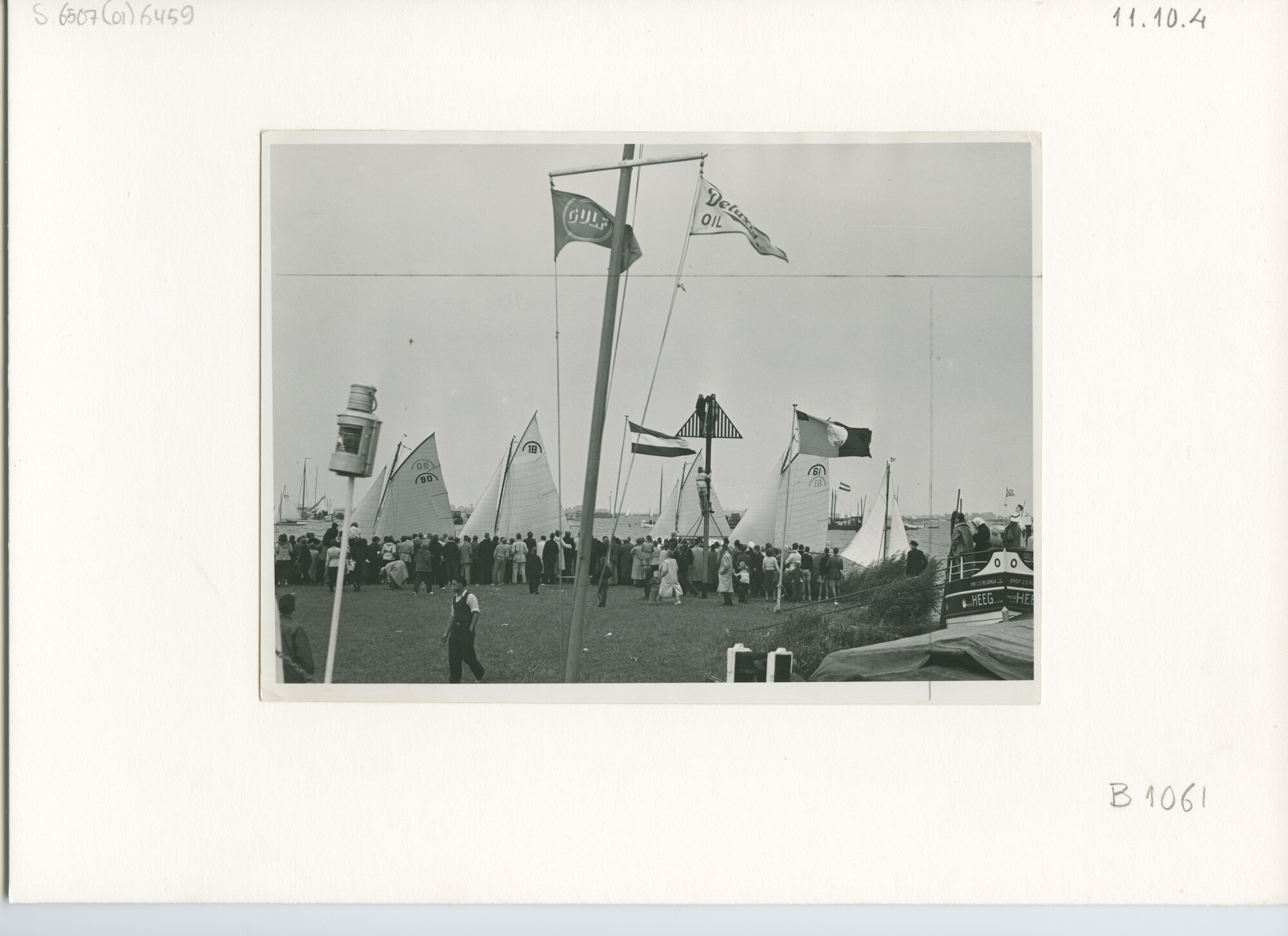 S.6507(01)6459; Foto van de Sneekweek. Veel belangstelling bij de finish op woensdag 21 juli van de Holland - Friesland in de Regenboog klasse.; foto