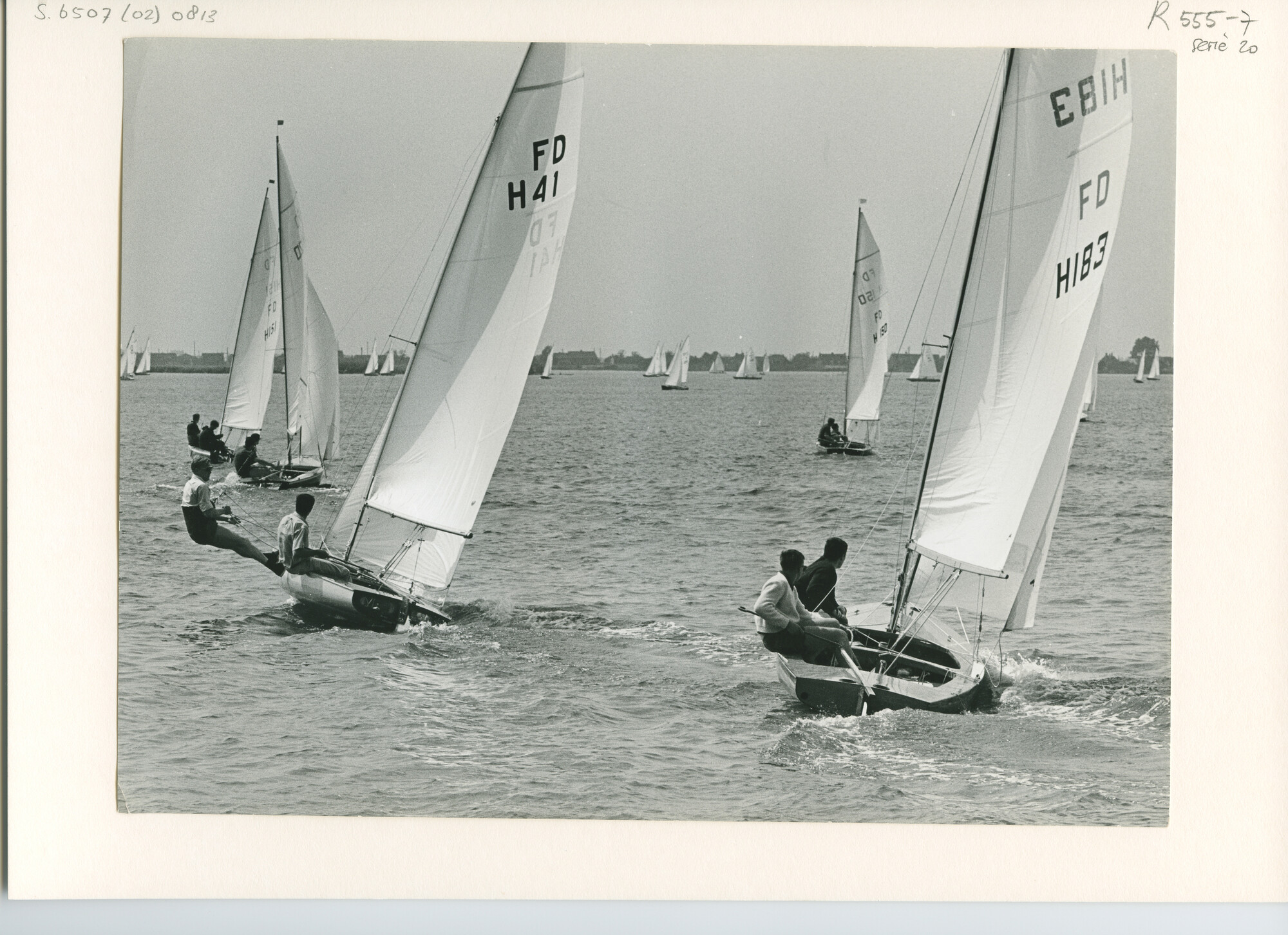 S.6507(02)0813.01; Zwart-wit foto van de FD-klasse op het Braassemermeer; foto