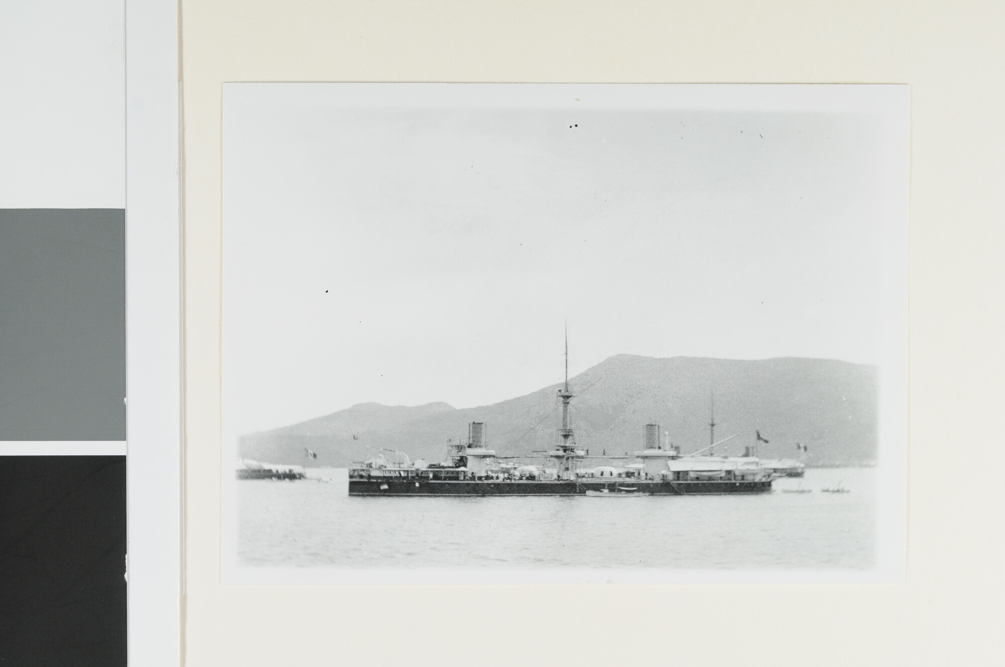 S.3319(045)b; Het Italiaanse slagschip 'Andrea Doria' op de rede van La Spezia; foto