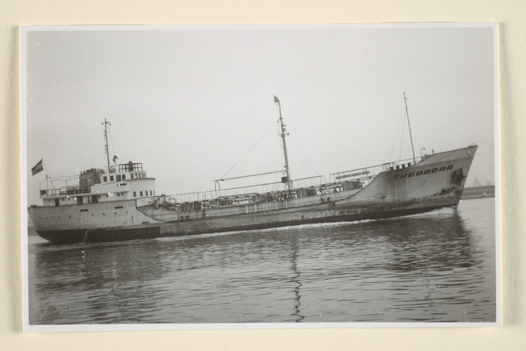 1996.0921; De kustvaarttanker ms. 'Theodora' van Rederij Theodora te Rotterdam; foto