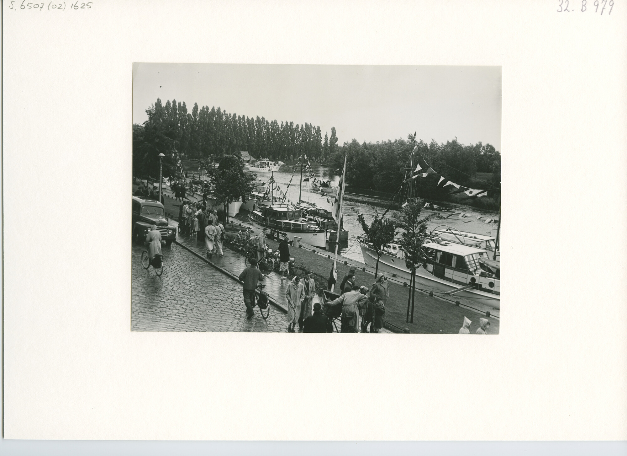 S.6507(02)1625.01; Zwart-wit foto van een Internationale motorboot-rally naar Enkhuizen; foto