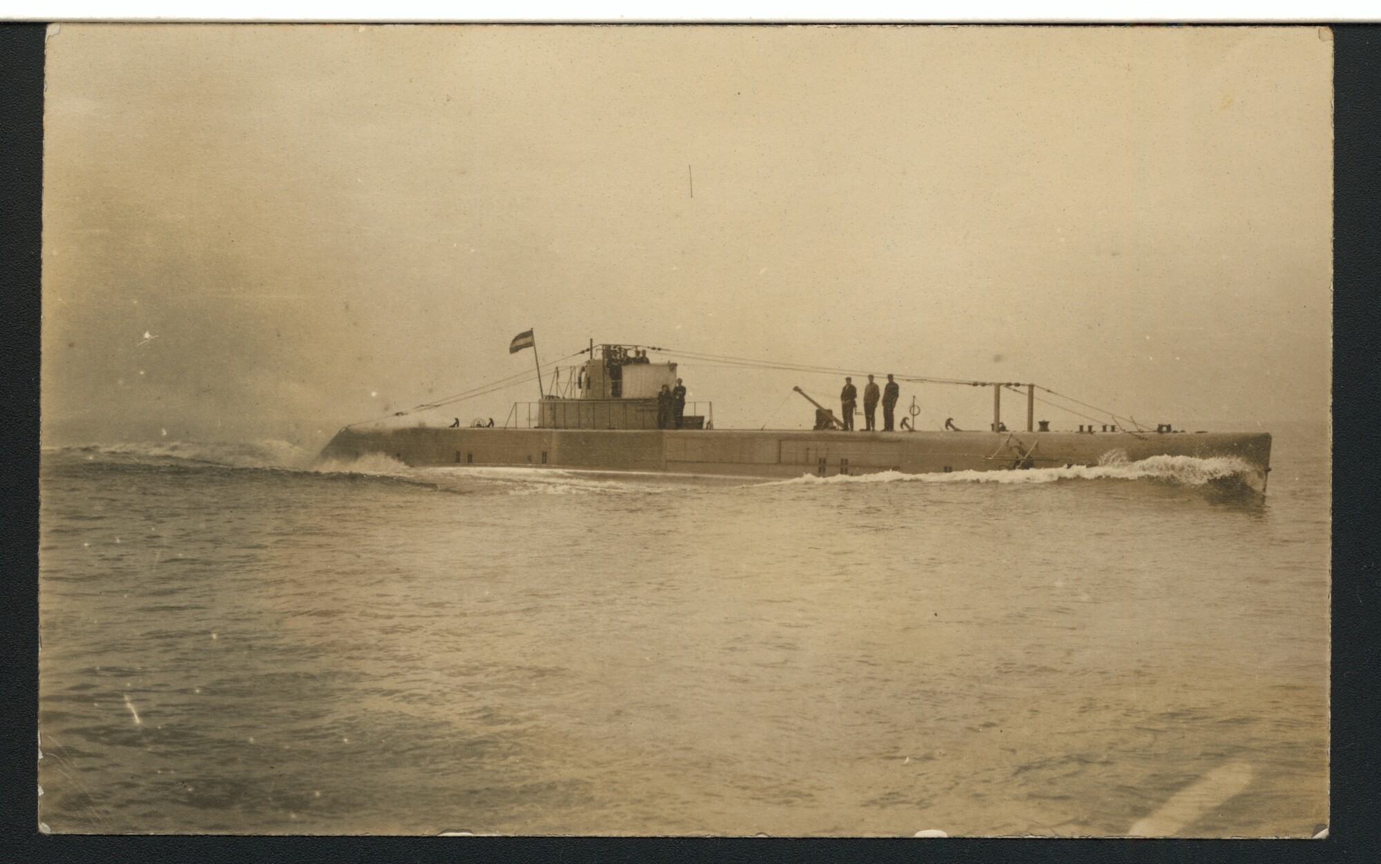 A.2867(01)009; De onderzeeboot Hr.Ms. 'K V' op zee; prentbriefkaart