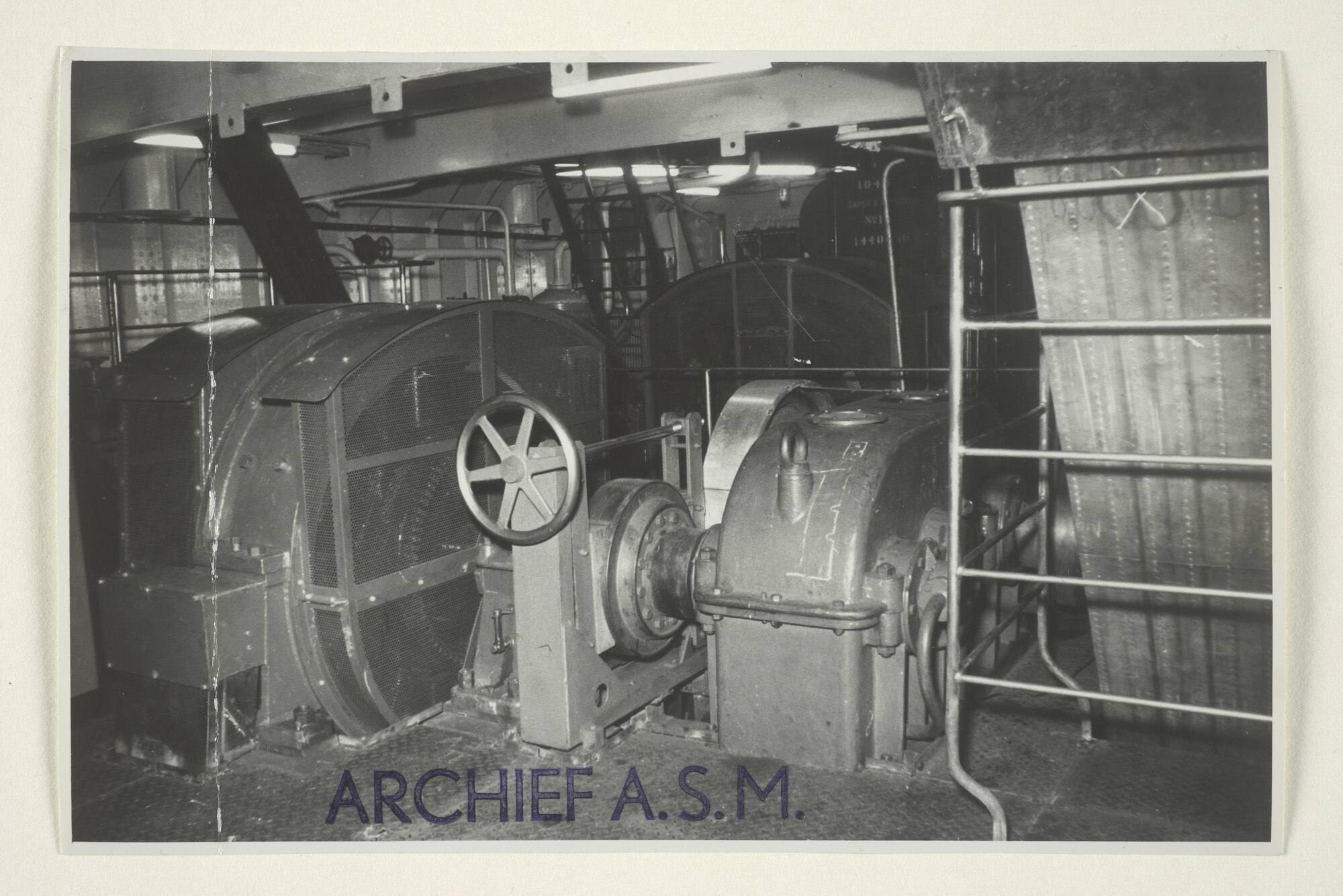 S.5219(12)0069; Foto's van de emmerbaggermolen 'Marokko' voor NV; fotoreportage