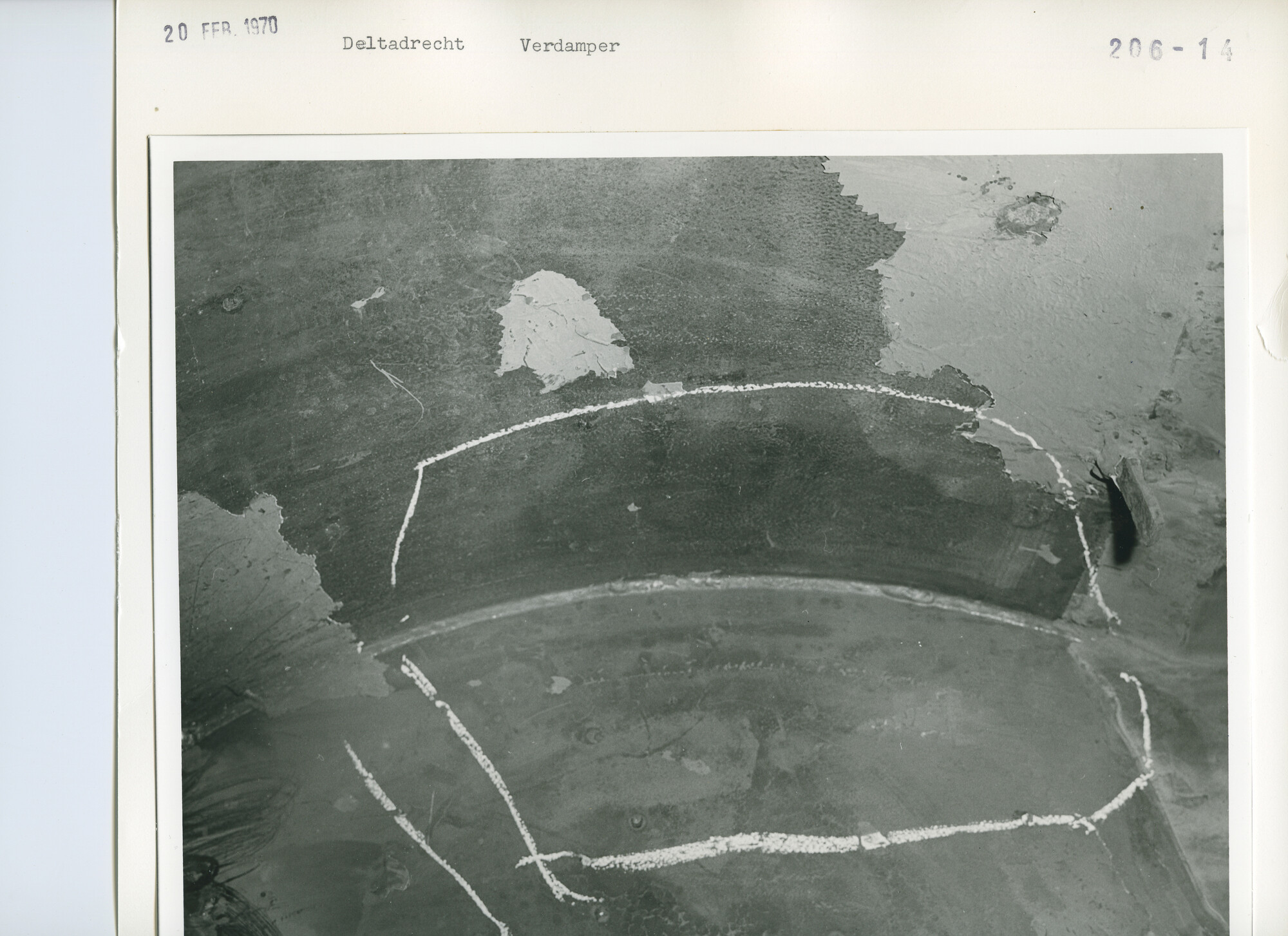 S.5444(5093)2; Foto van schade aan de verdamper van de bulkcarrier ms. Deltadrecht van Phs. van Ommeren; foto