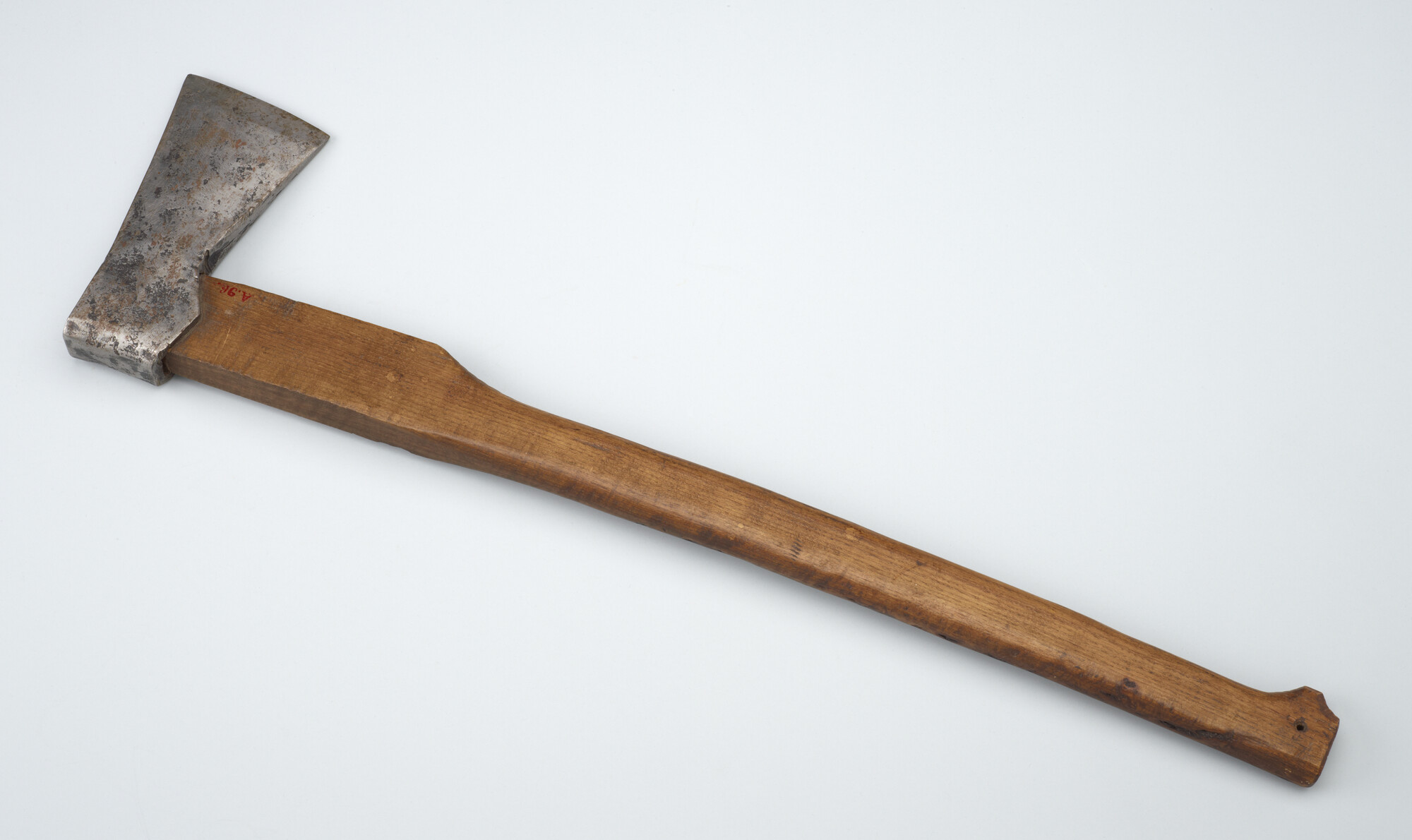 A.0096(20)1; Mastbijl met houten steel; bijl