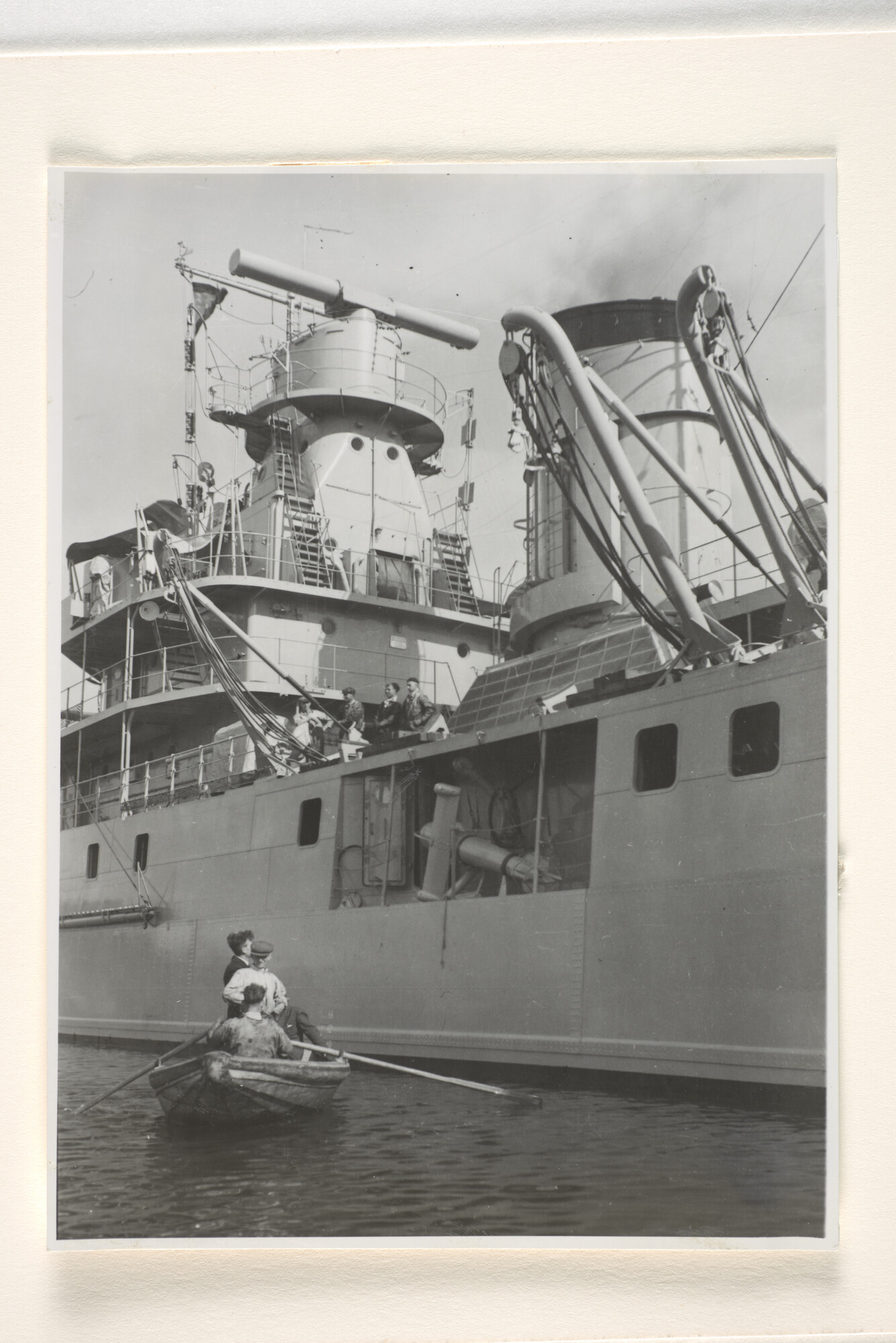1995.1398; Fotos van het artillerie-instructieschip Hr.Ms. Van Kinsbergen; fotoreportage