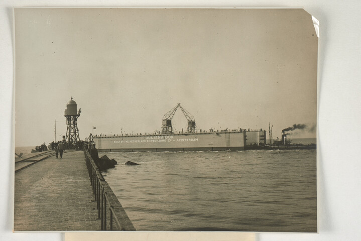 2001.1755; Omslag met vele foto's en knipsels van meest bergingsactiviteiten door Reederij v/h Gebroeders Goedkoop te Amsterdam in de periode 1929 / 1949; omslag