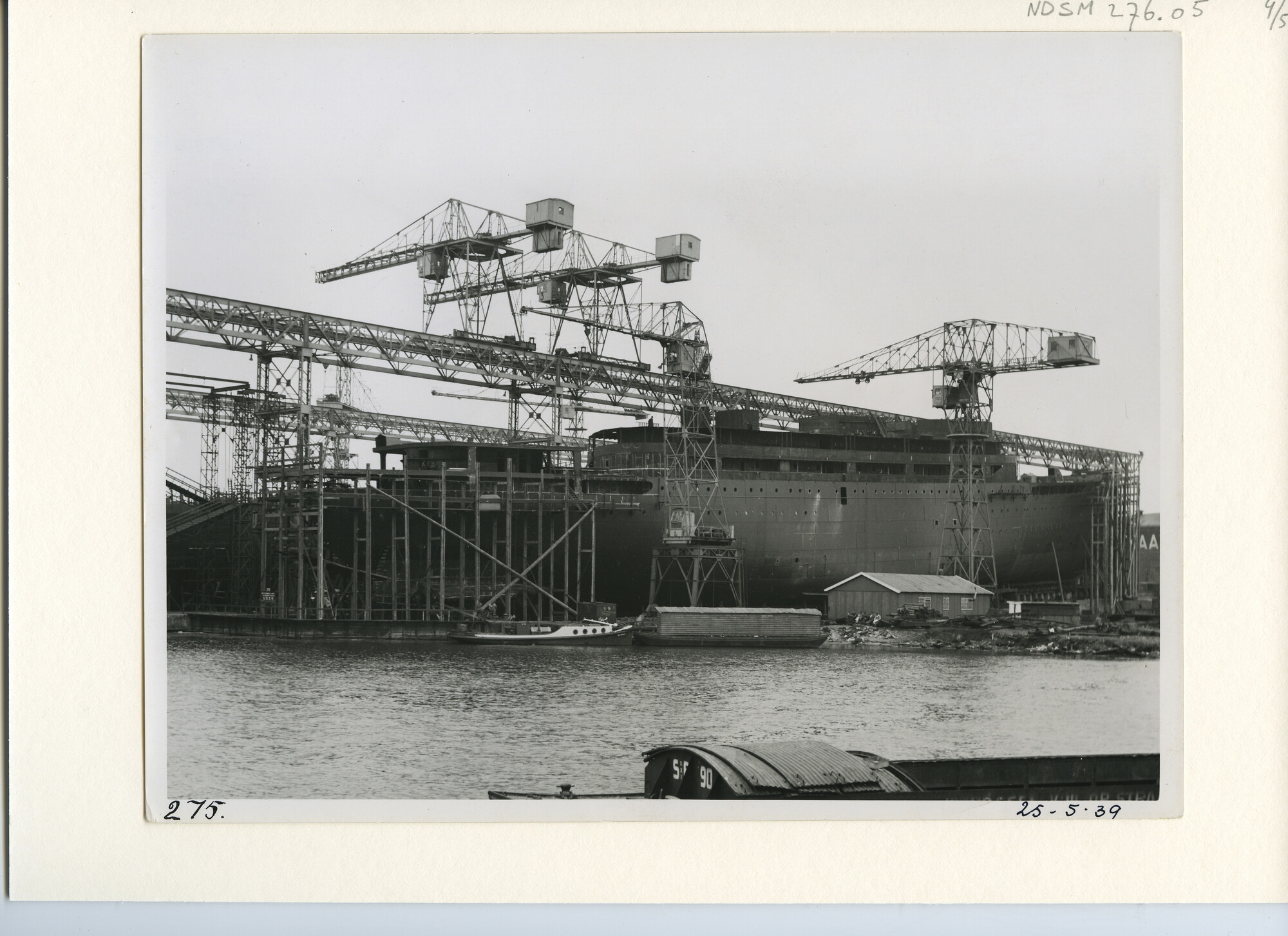 S.5444(1500)4; Foto van het passagiersschip tes. Viacheslav Molotov in aanbouw bij de NSM; foto