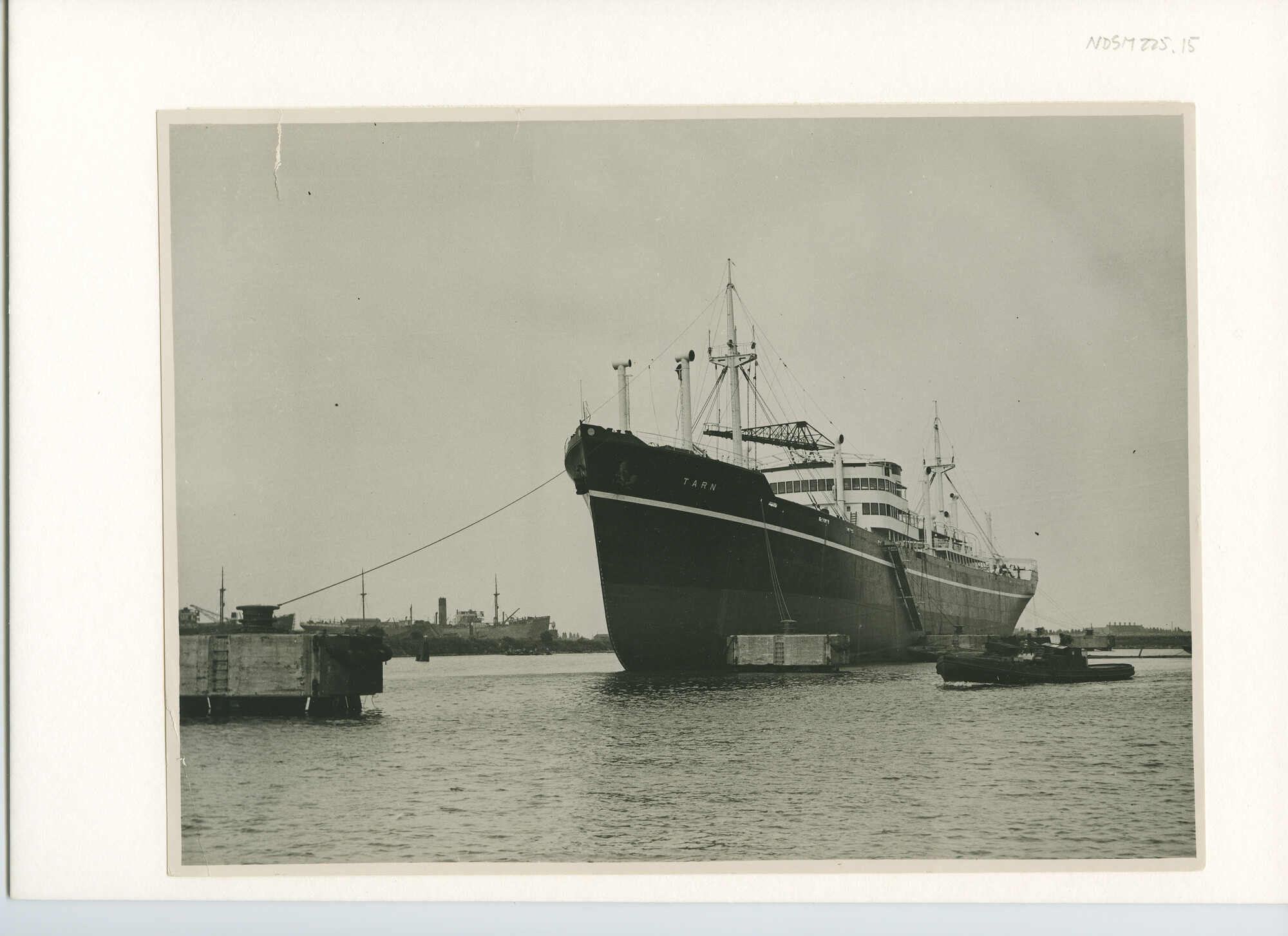 S.5444(1029)24; Foto van het vrachtschip ms. Tarn tijdens de proefvaart; foto