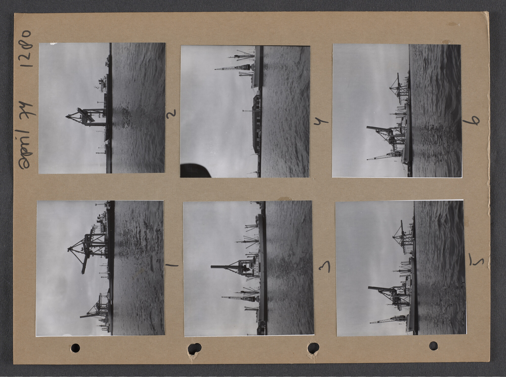 S.9102(32); Multomap met foto's door Ben Burgers, samengesteld door de Vereniging De Amsterdamsche Haven; foto