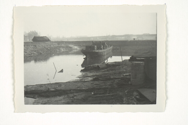 S.5219(12)0692; Fotos van het voormalige stoomvrachtschip Doeswijk van de Nieuw Rijnvaart Maatschappij [...]; fotoreportage