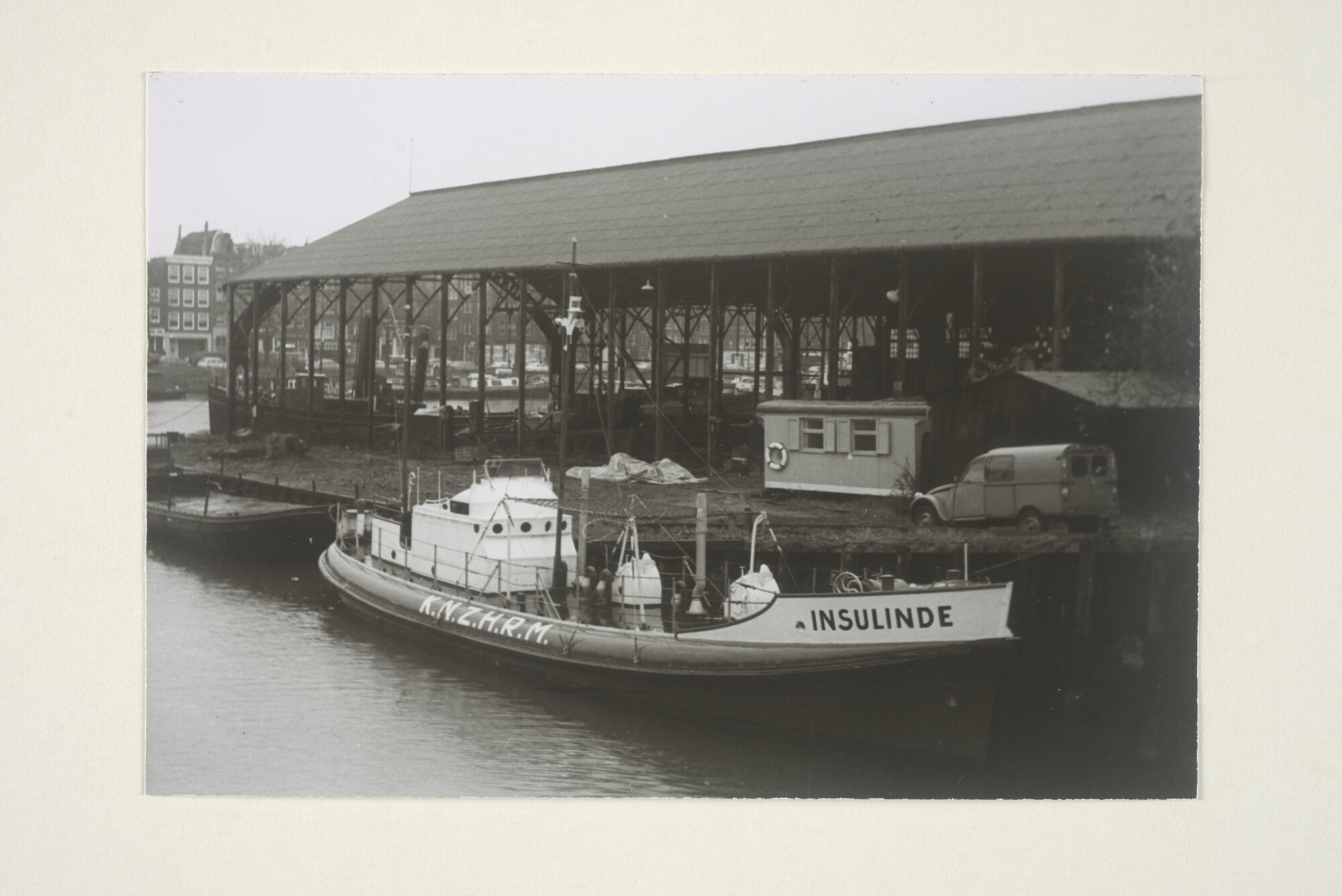 2000.2639; De museum-reddingboot Insulinde afgemeerd bij t Kromhout te Amsterdam [...]; foto