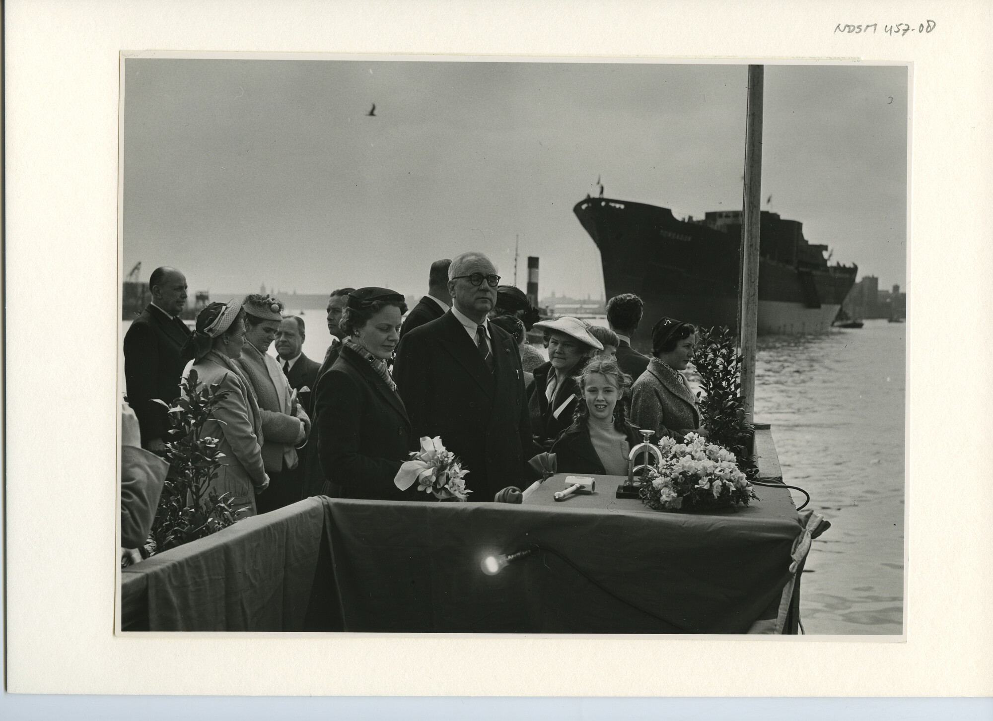 S.5444(2444)2; Foto van de tewaterlating van het vrachtschip ms. Toreador; foto
