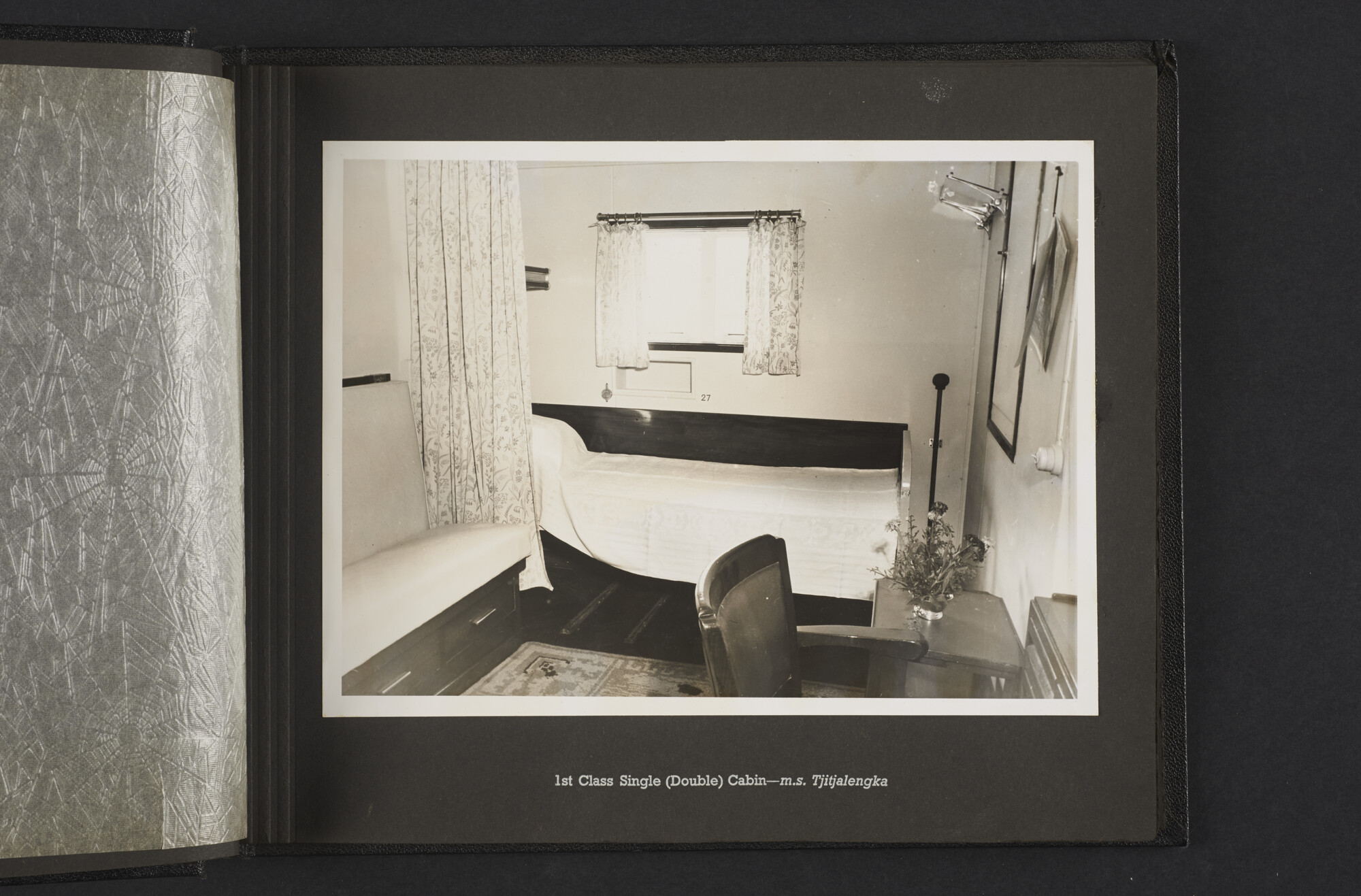 2015.1295; Fotoalbum van de Royal Interocean Lines met (hoofdzakelijk) interieurfoto’s van de Tegelberg, Tjitjalengka en Straat Makassar; fotoalbum