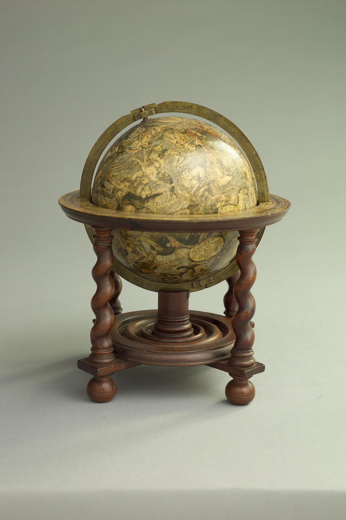 A.0233; Hemelglobe van 13,5 cm. in doorsnede door Willem Jansz. Blaeu, 1606 in de latere uitgave van na 1621; globe