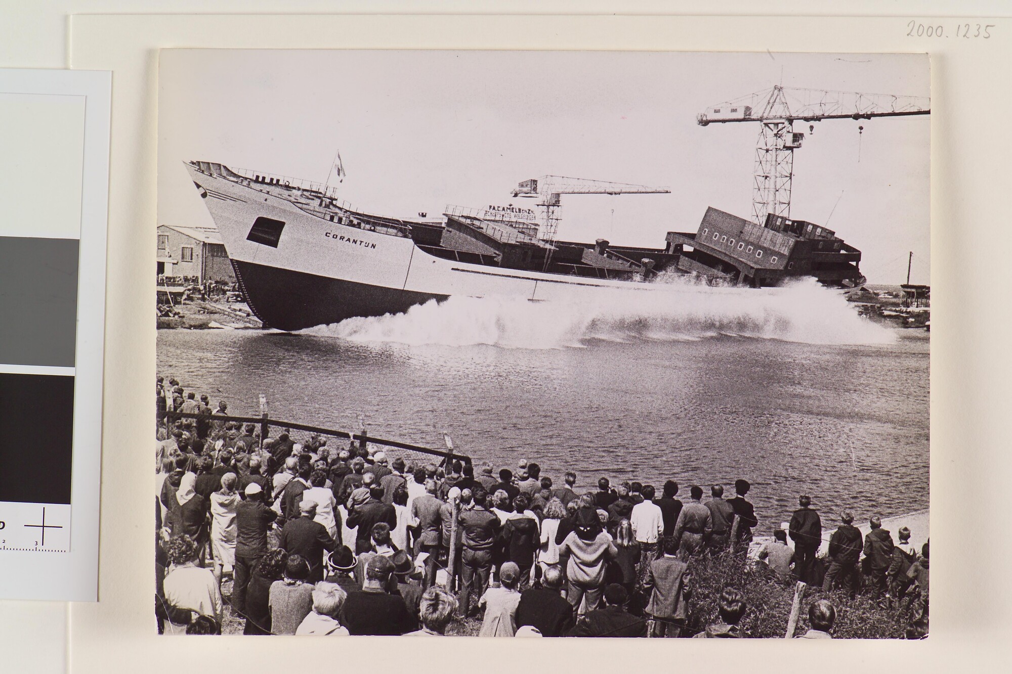 2000.1235; De tewaterlating van de coaster ms. 'Corantijn', 1968; foto