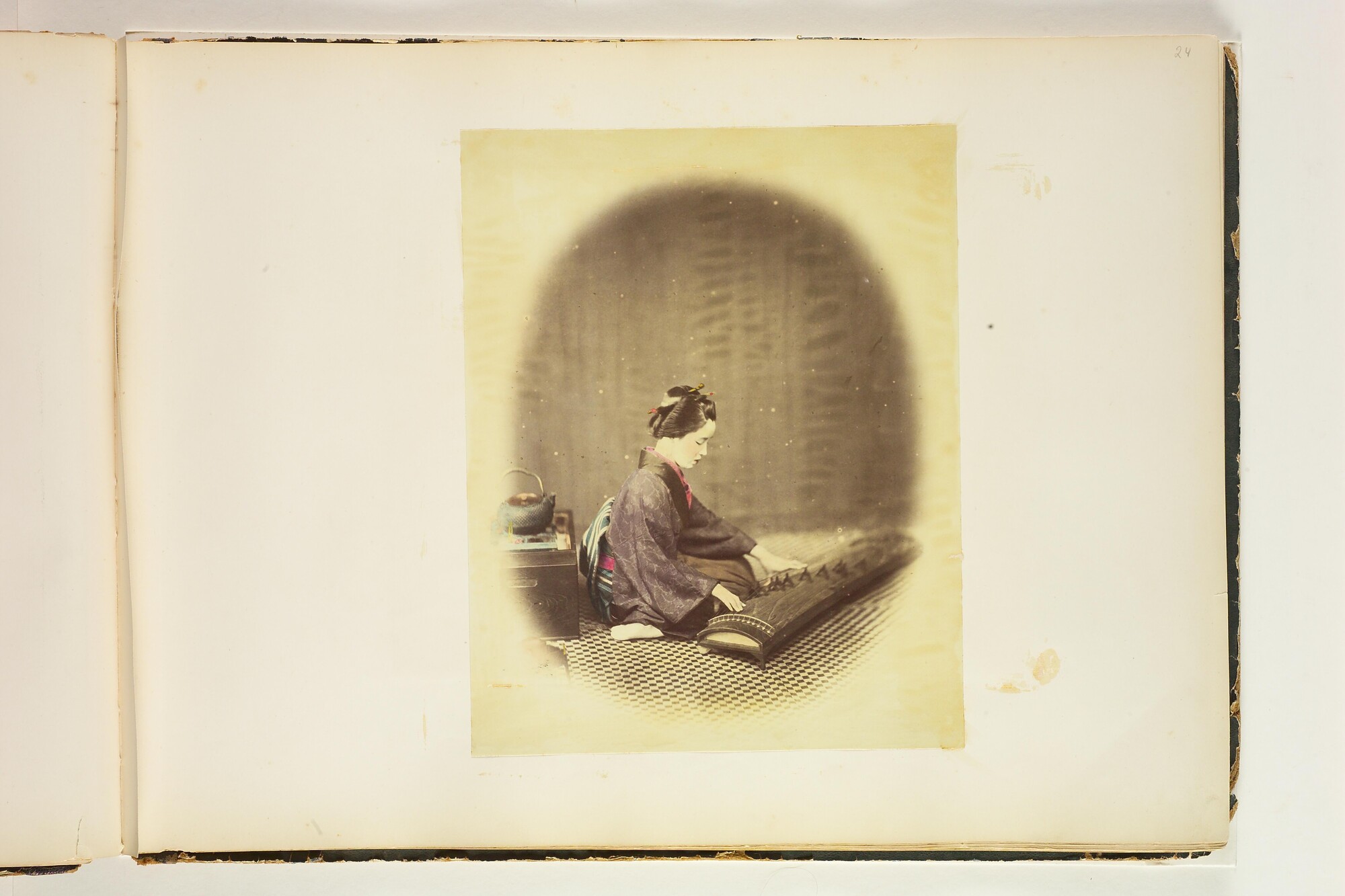 S.3628(04); 'Views of Japan': Album nr. 3 uit een serie van drie van de Nederlandse consul in Japan Dirk de Graeff van Polsbroek; fotoalbum