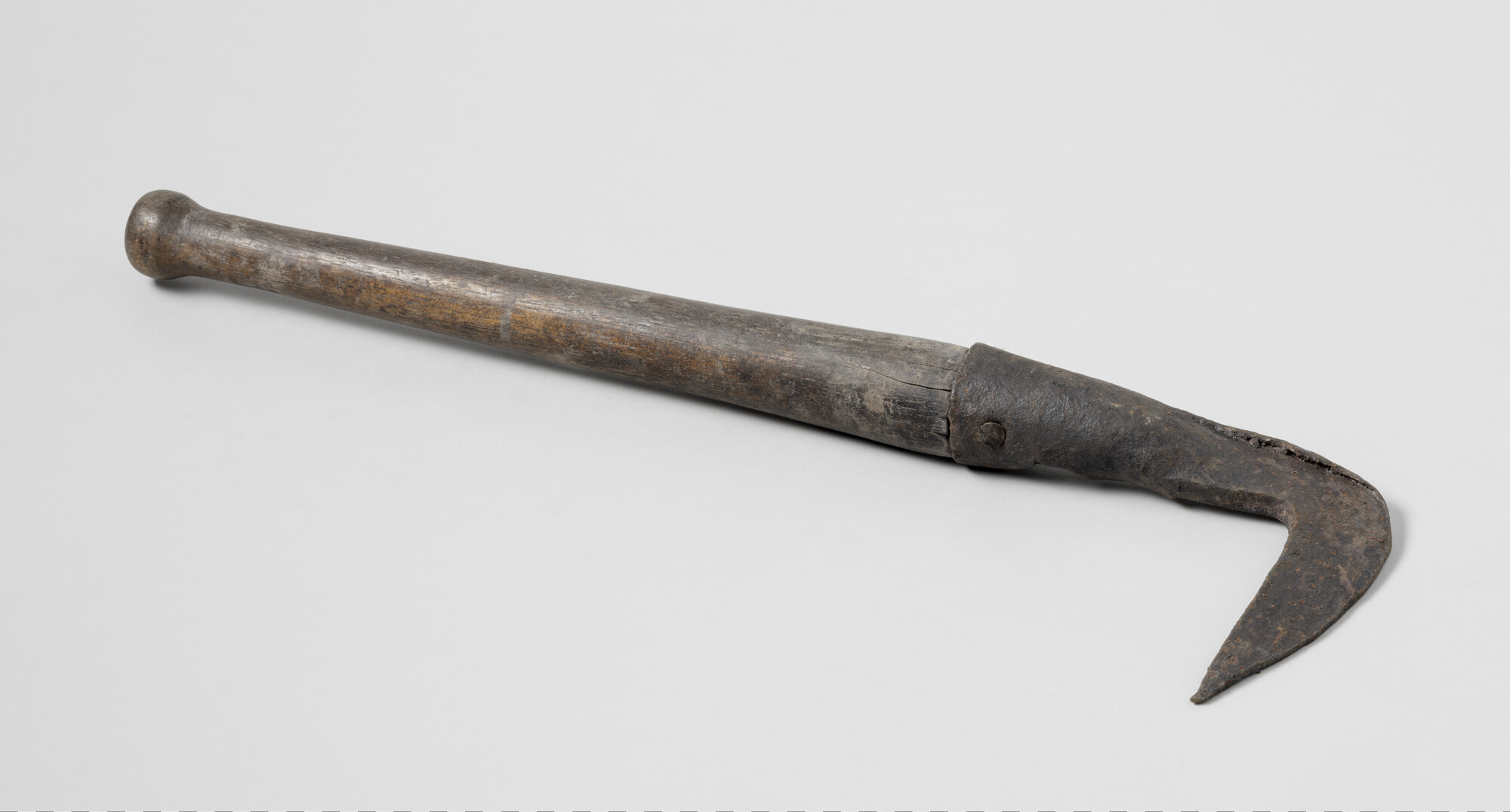 S.4228(01); Pikhaak met houten steel; haak (bevestigingsmiddel)